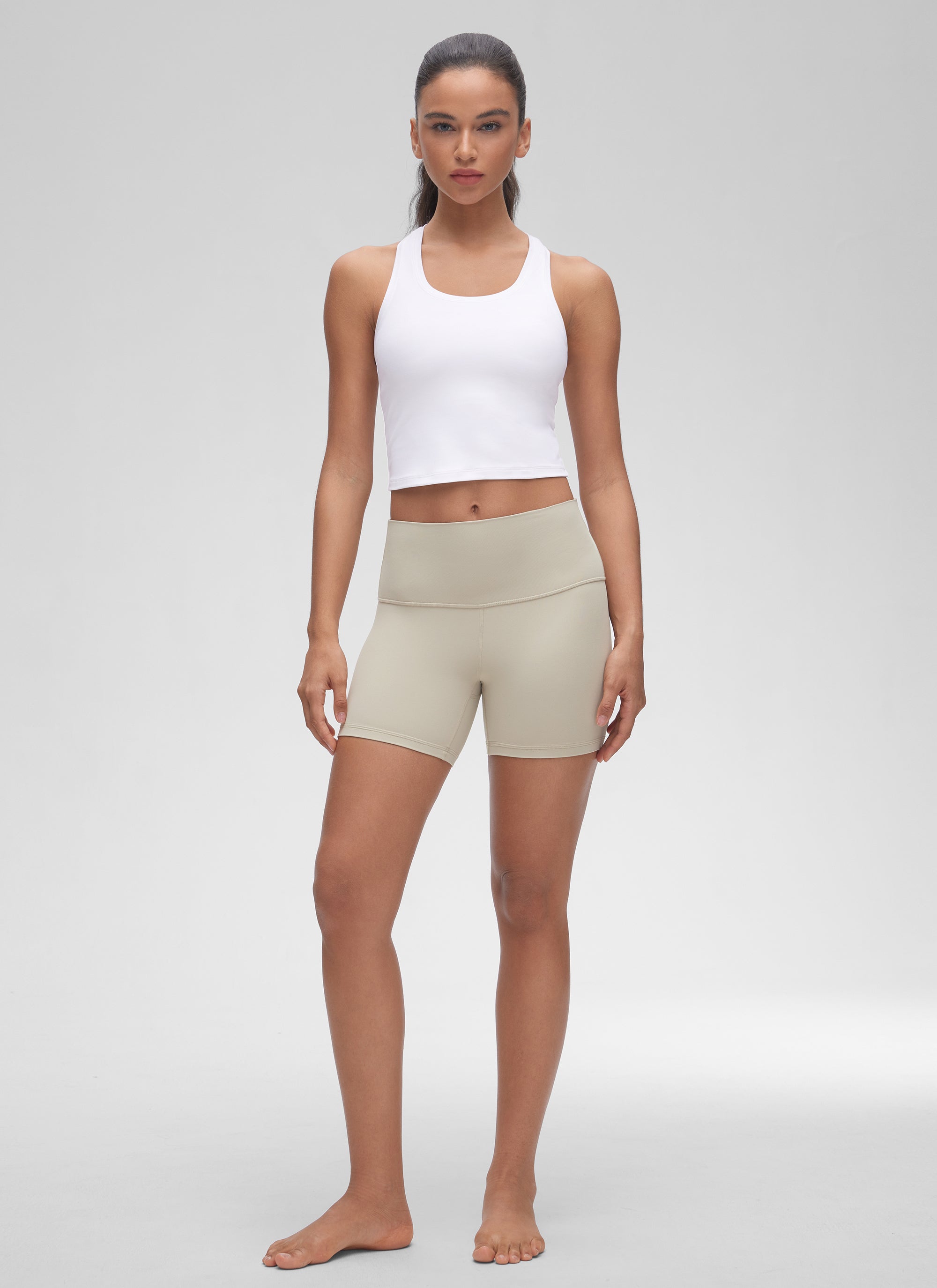 CRZ YOGA: قميص يوغا قصير للنساء من طراز Butterluxe » برقبة Butterluxe وظهر سباقي، أبيض