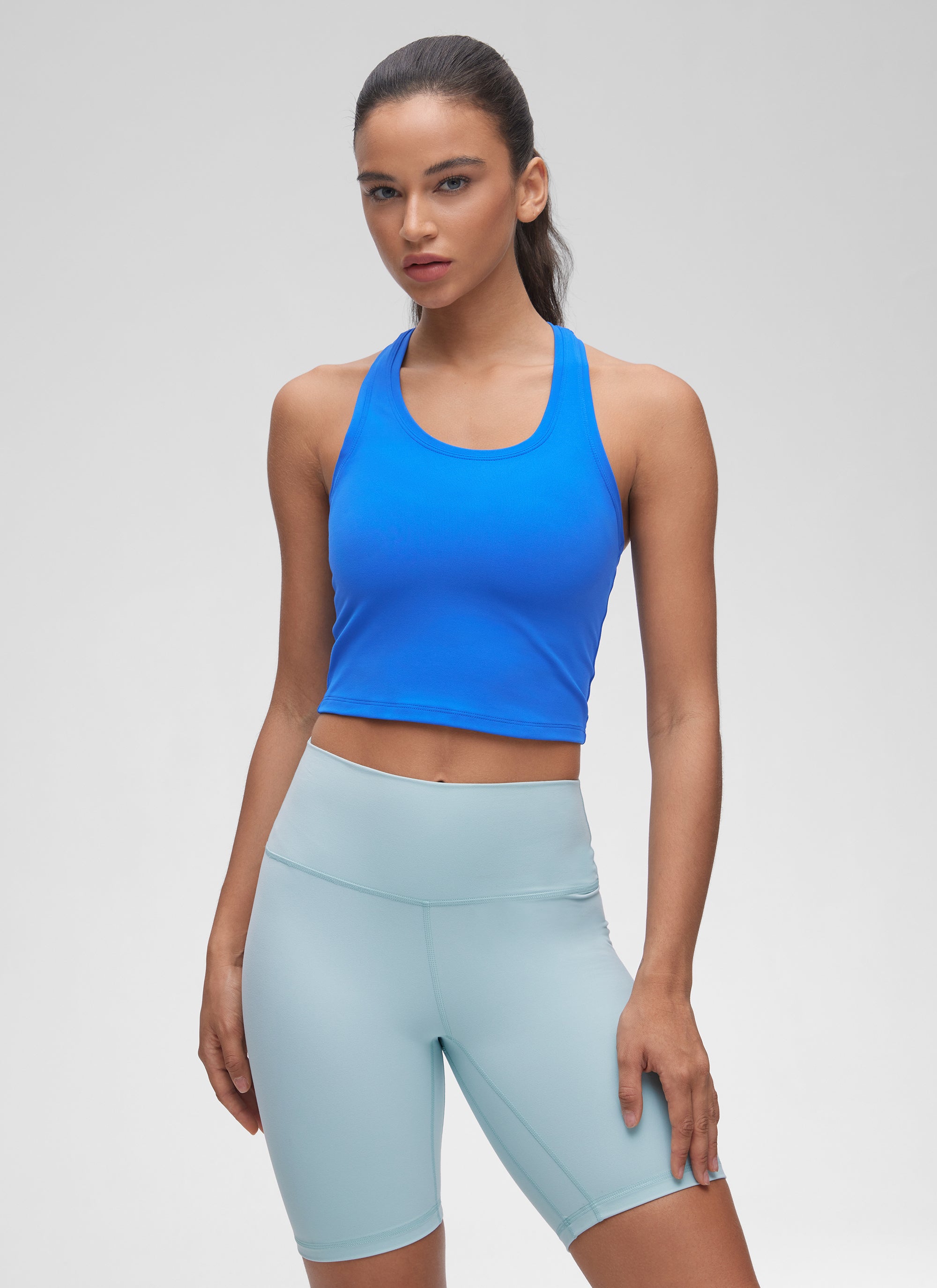 CRZ YOGA: قميص يوغا قصير للسيدات Butterluxe ط Butterluxe برقبة Butterluxe وظهر سباق، باللون الأزرق اللامع
