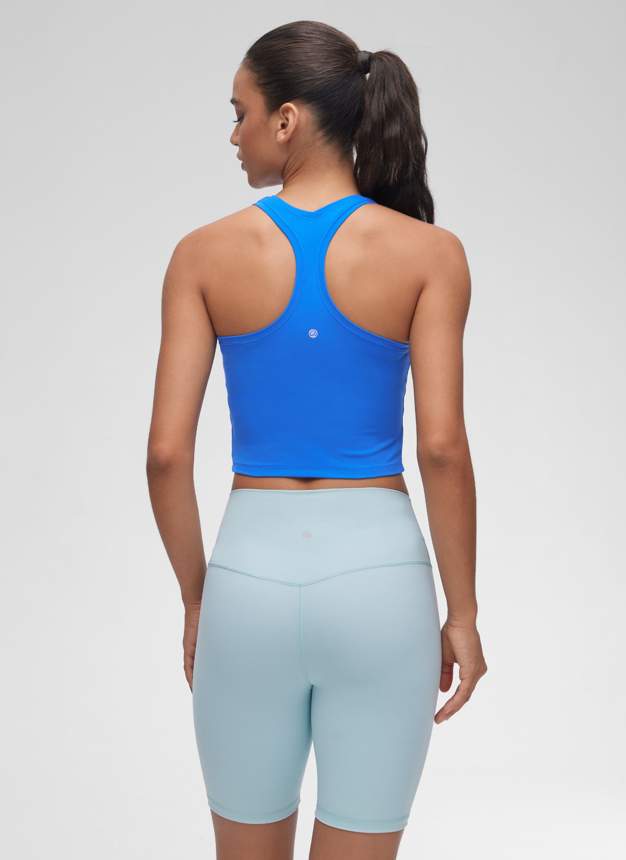 CRZ YOGA: قميص يوغا قصير للسيدات Butterluxe ط Butterluxe برقبة Butterluxe وظهر سباق، باللون الأزرق اللامع