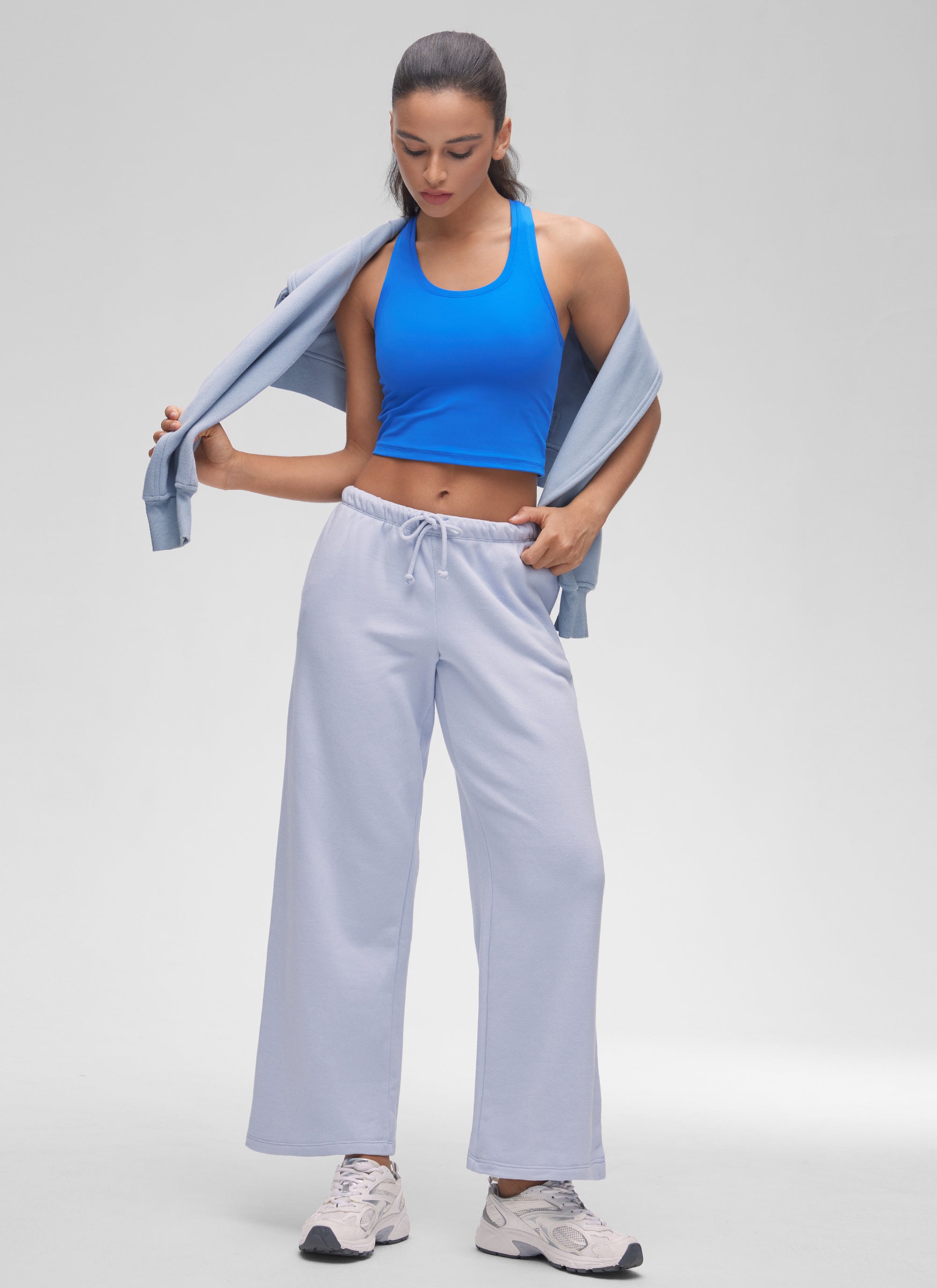 CRZ YOGA: قميص يوغا قصير للسيدات Butterluxe ط Butterluxe برقبة Butterluxe وظهر سباق، باللون الأزرق اللامع