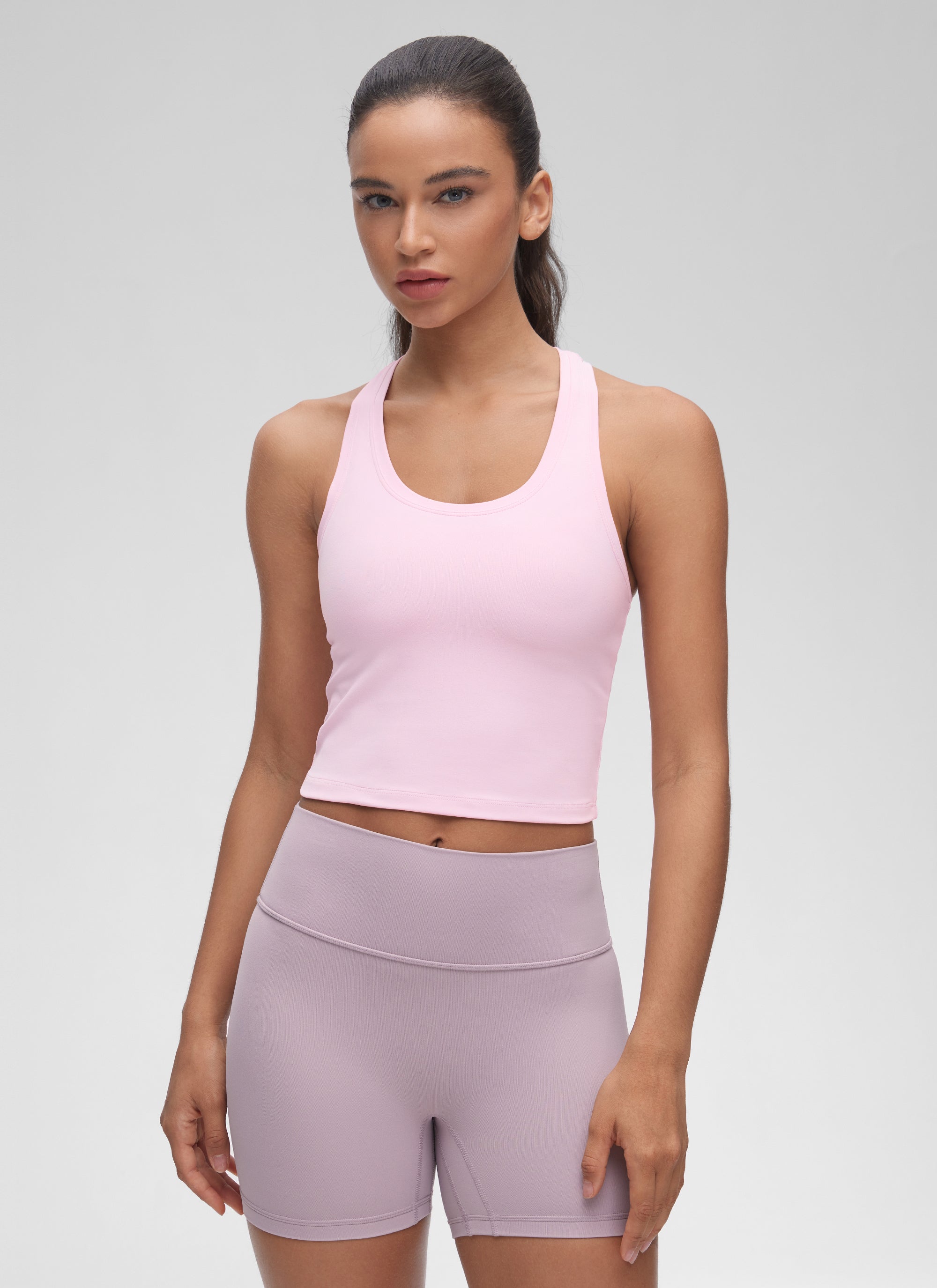 CRZ YOGA: قميص يوغا قصير للسيدات Butterluxe بة Butterluxe وظهر سباقي، باللون الوردي الفاتح «Peony»