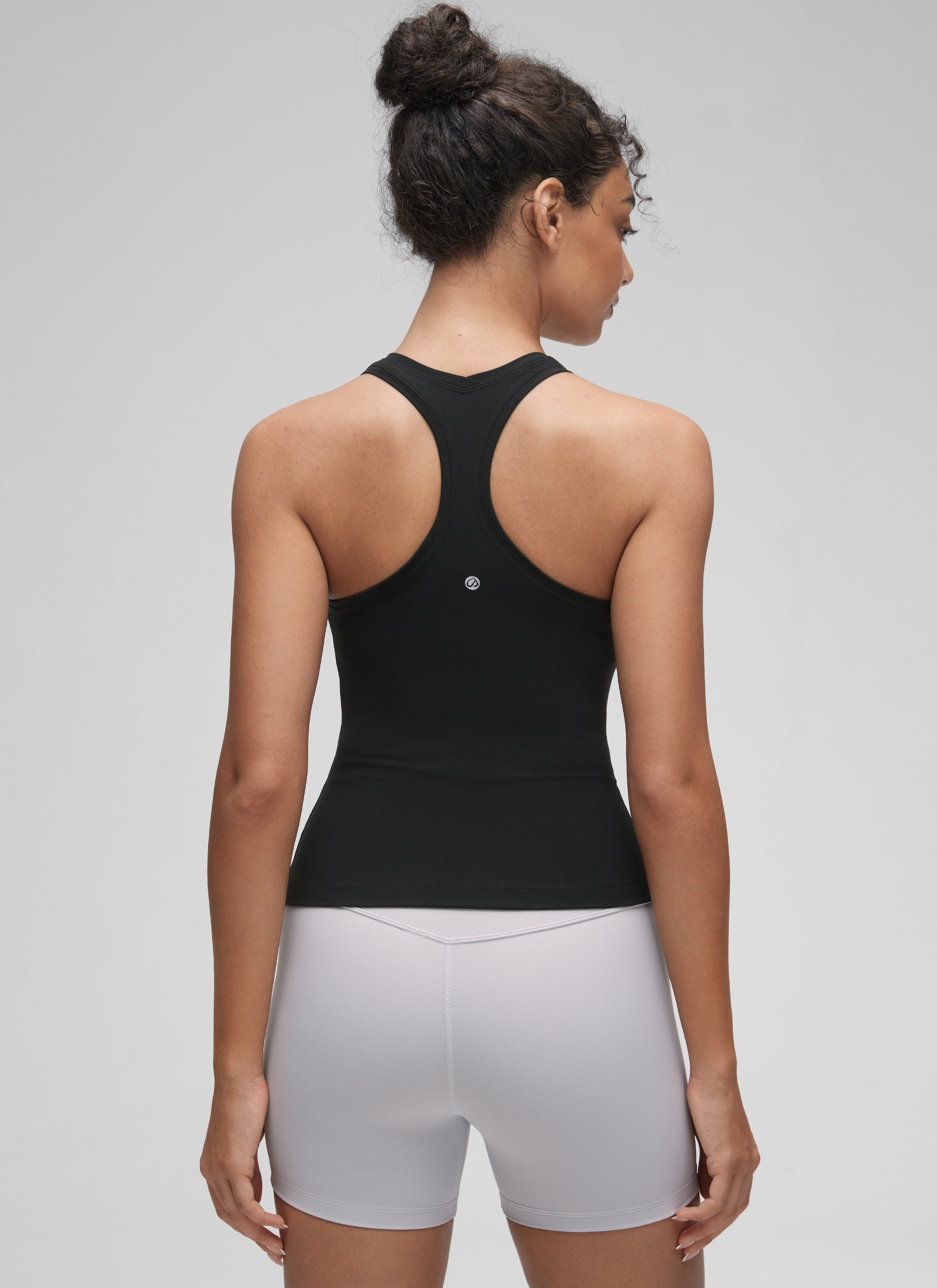 توب CRZ YOGA نسائي لليوجا، Butterluxe بياقة مستديرة وظهر ريسر باك، بقصة ضيقة، أسود