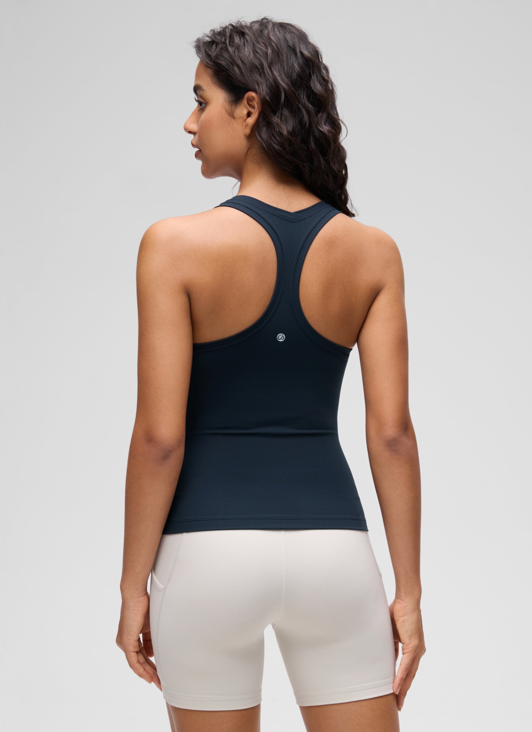 توب CRZ YOGA نسائي لليوجا، Butterluxe بياقة مستديرة وظهر ريسر باك، بقصة ضيقة، كحلي حقيقي