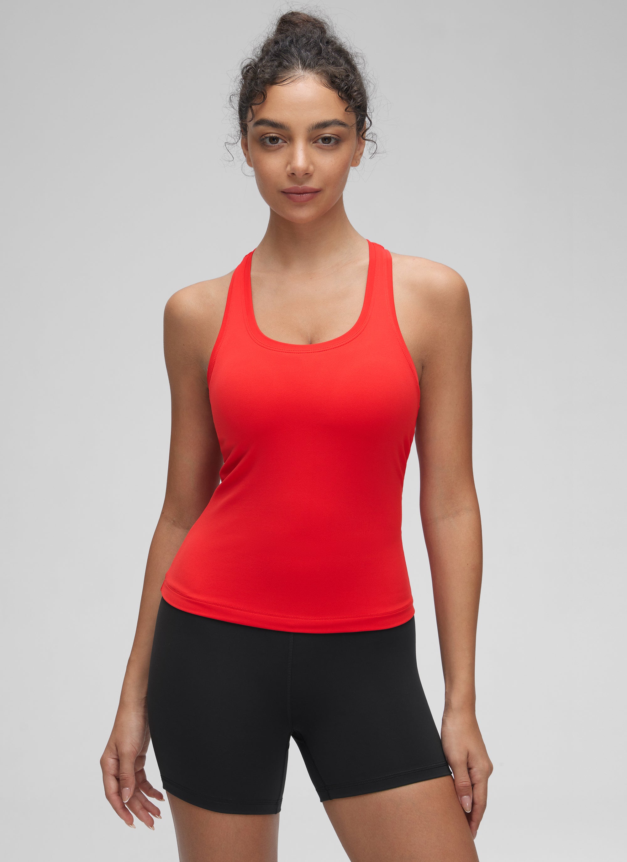 توب CRZ YOGA نسائي لليوجا، Butterluxe بياقة مستديرة وظهر ريسر باك، بقصة ضيقة، أحمر داكن