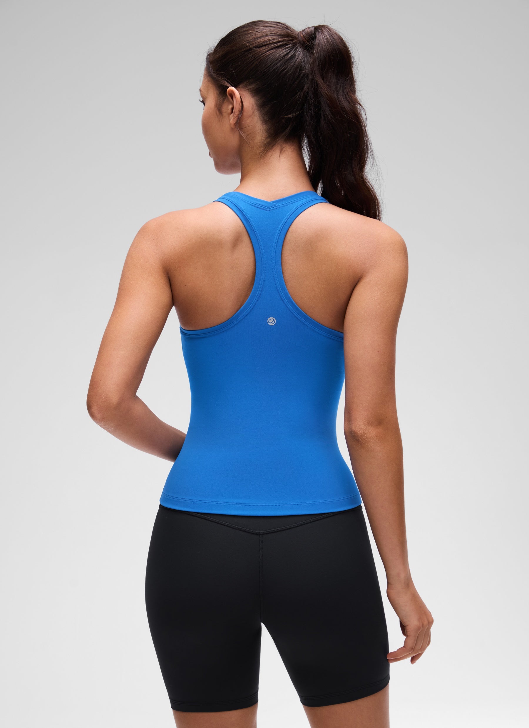 توب CRZ YOGA نسائي لليوجا، Butterluxe بياقة مستديرة وظهر ريسر باك، بقصة ضيقة، أزرق لامع
