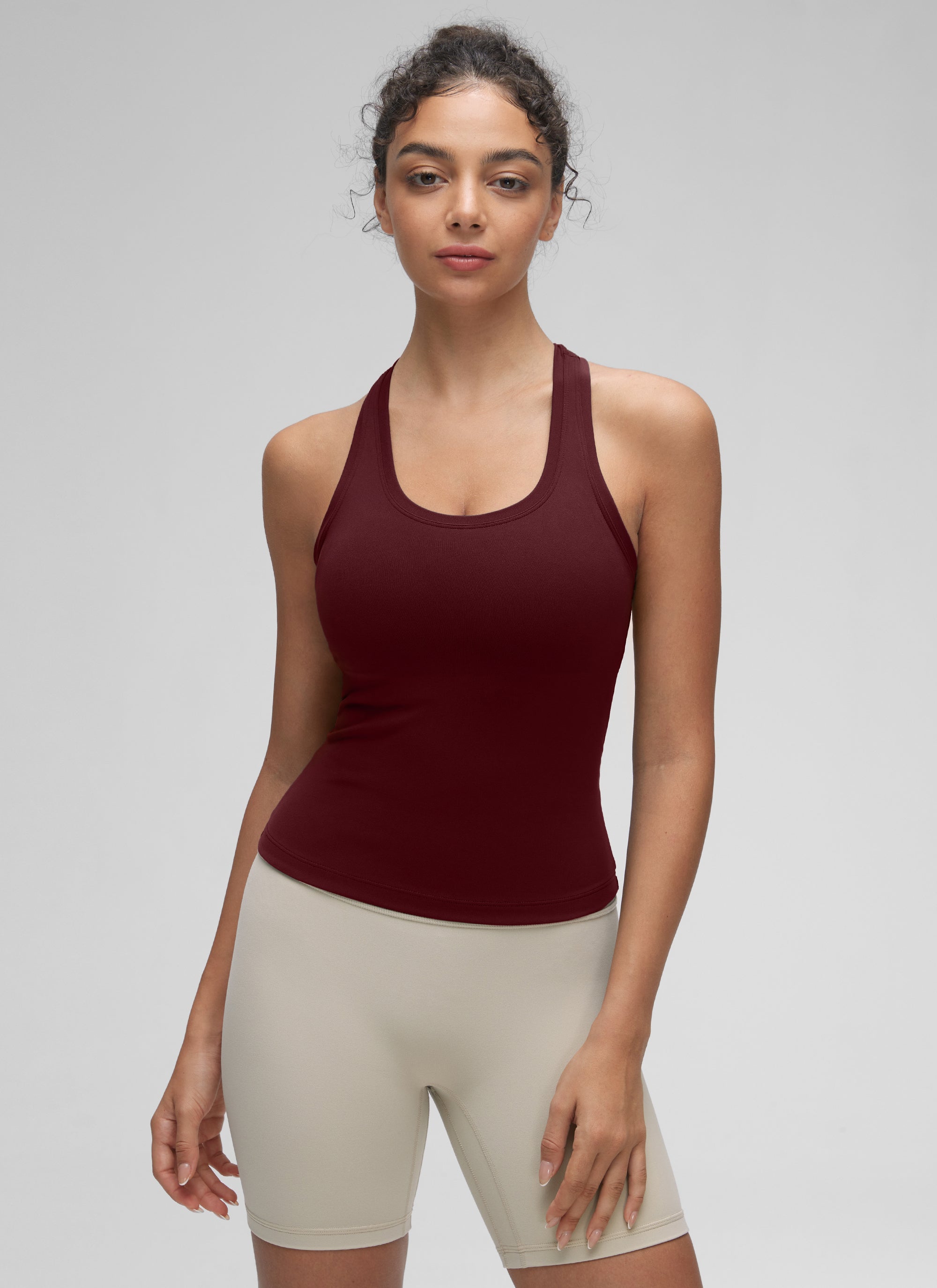 توب CRZ YOGA نسائي لليوجا، Butterluxe بياقة مستديرة وظهر ريسر باك، بقصة ضيقة، أحمر ميرلو