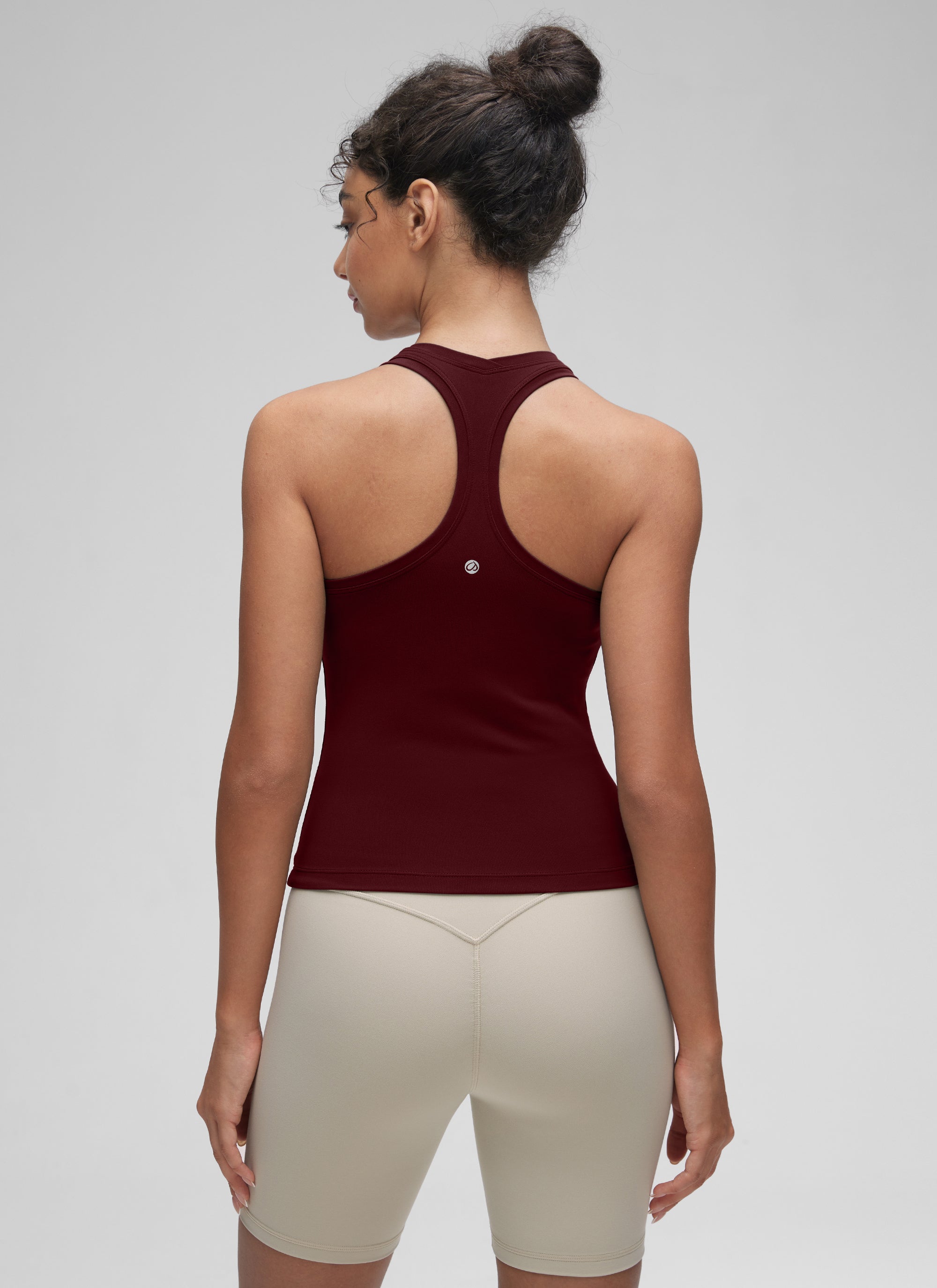 توب CRZ YOGA نسائي لليوجا، Butterluxe بياقة مستديرة وظهر ريسر باك، بقصة ضيقة، أحمر ميرلو