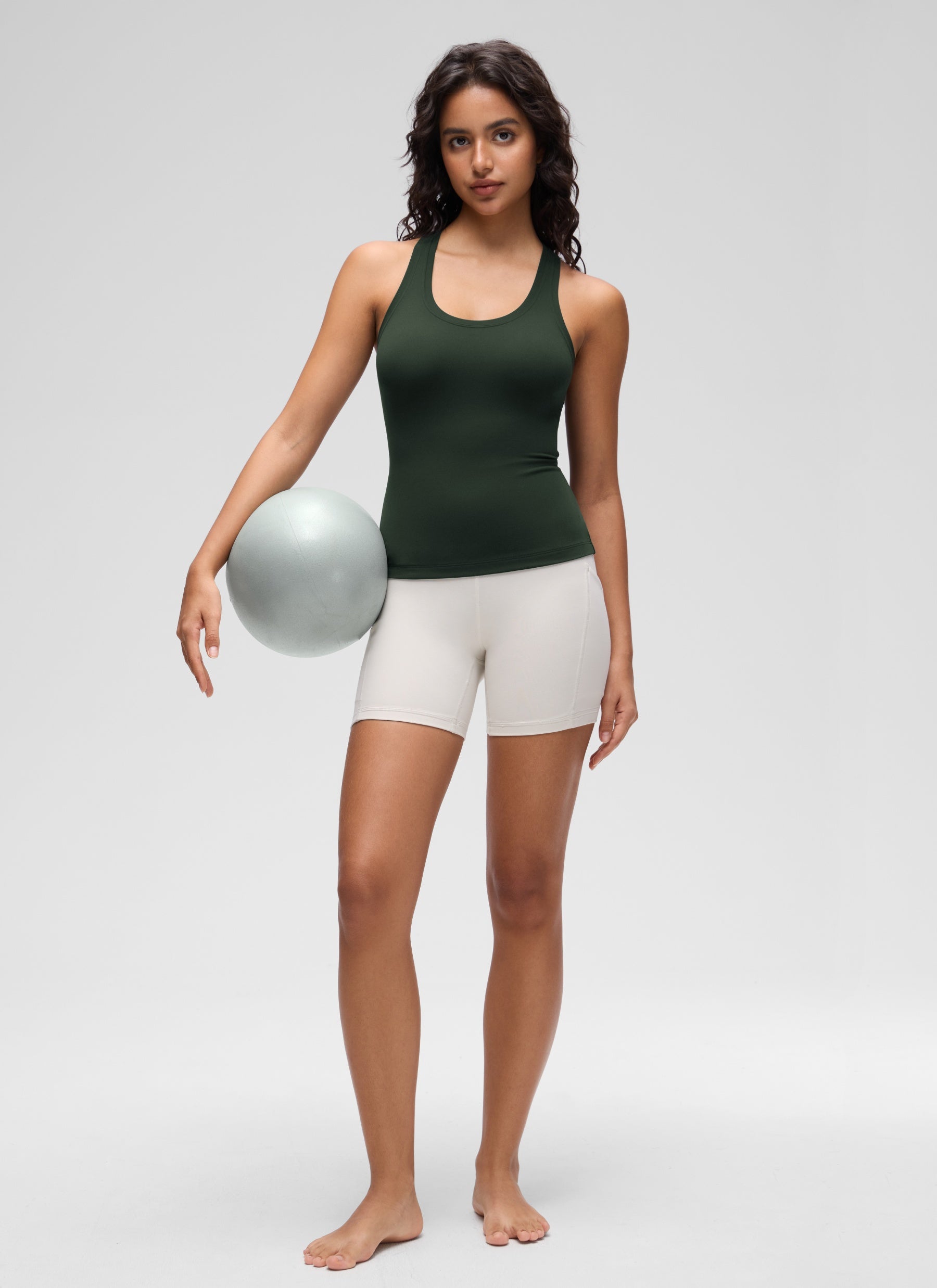 توب CRZ YOGA نسائي لليوجا، Butterluxe بياقة مستديرة وظهر ريسر باك، بقصة ضيقة، أخضر أسطوري