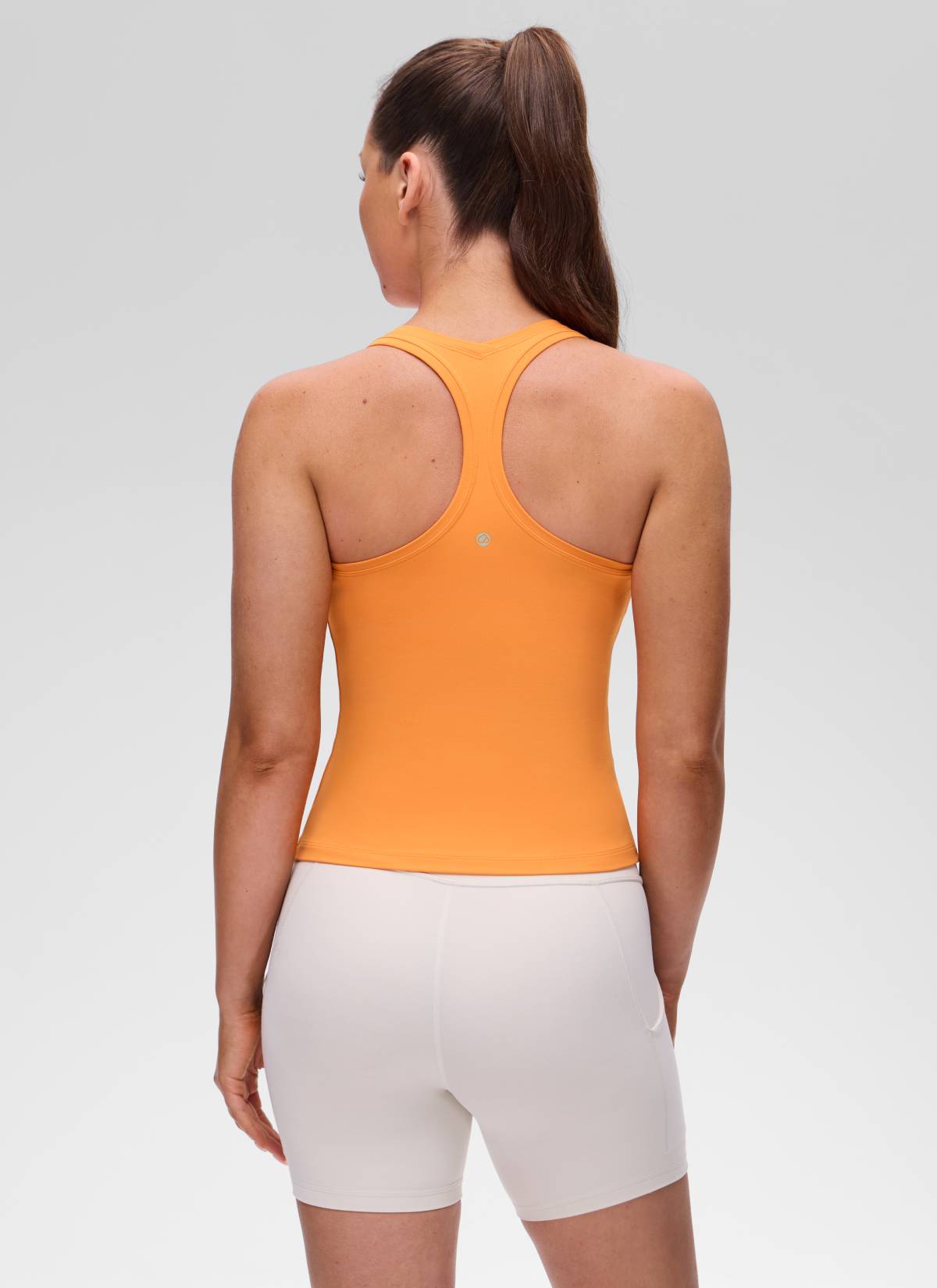 CRZ YOGA توب تانك نسائي لليوغا بقصة ضيقة وياقة دائرية وتصميم ريسر باك من Butterluxe بلون برتقالي تايجر