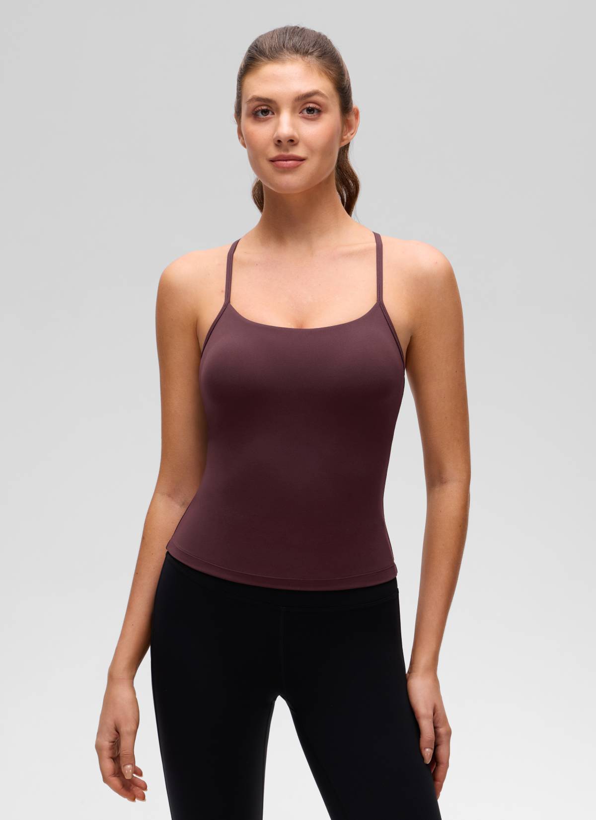CRZ YOGA - قميص يوغا نسائي بقصّة ضيقة ( Butterluxe ) مزود بحمالة صدر مدمجة وفتحة ظهر على شكل حرف Y، لون «البرقوق الناضج»