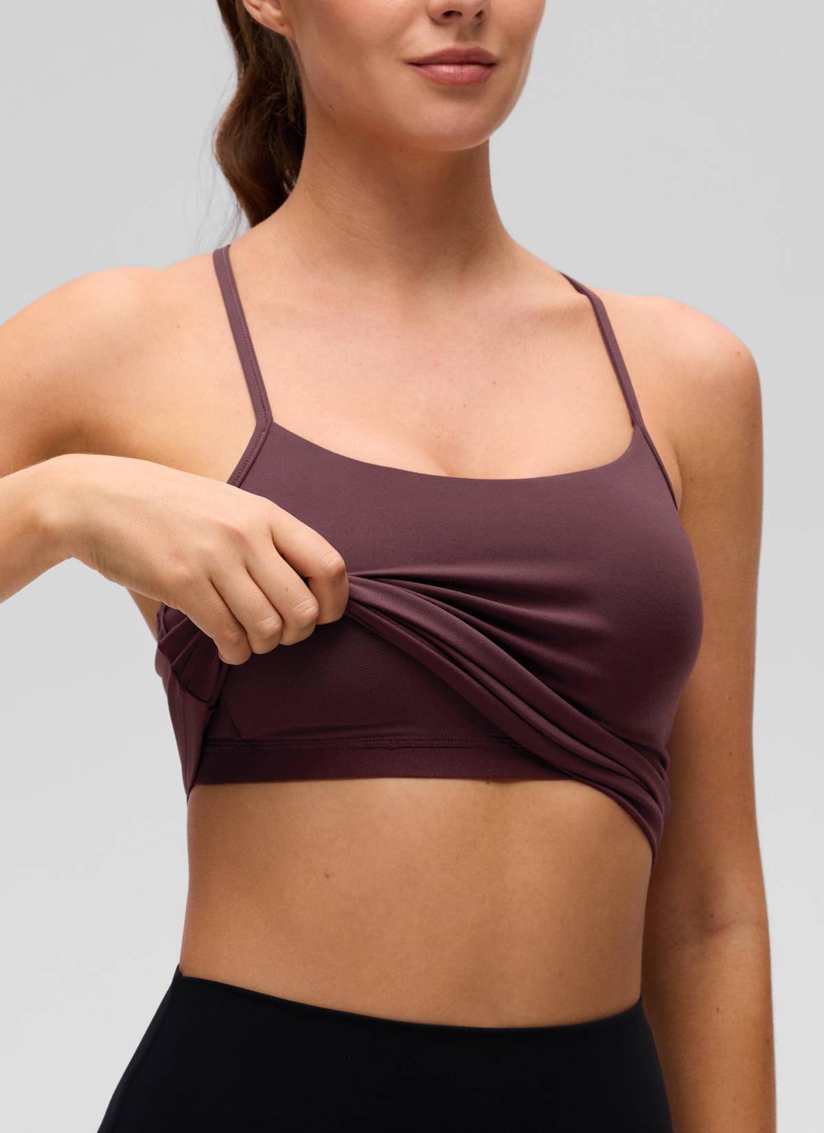 CRZ YOGA - قميص يوغا نسائي بقصّة ضيقة ( Butterluxe ) مزود بحمالة صدر مدمجة وفتحة ظهر على شكل حرف Y، لون «البرقوق الناضج»