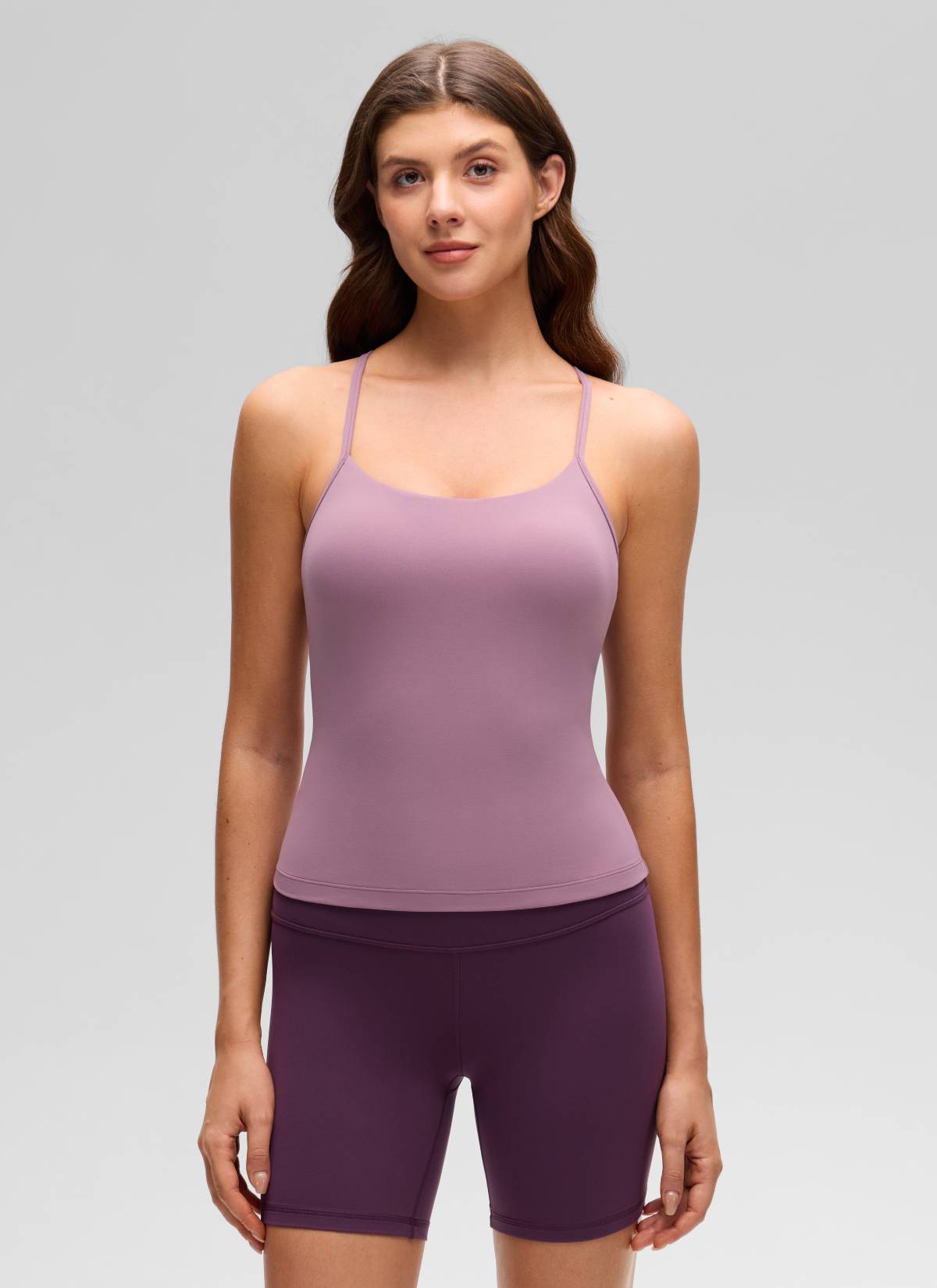 CRZ YOGA - قميص يوغا نسائي بقصّة ضيقة ( Butterluxe ) مزود بحمالة صدر مدمجة وفتحة ظهر على شكل Y، لون لافندر فاتح