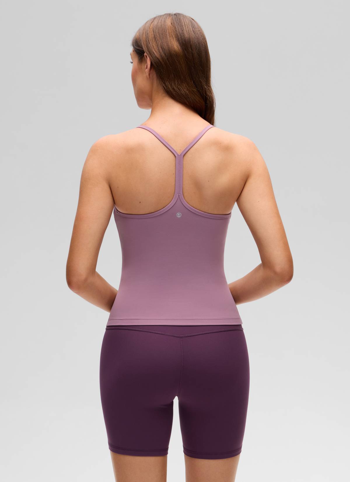 CRZ YOGA - قميص يوغا نسائي بقصّة ضيقة ( Butterluxe ) مزود بحمالة صدر مدمجة وفتحة ظهر على شكل Y، لون لافندر فاتح