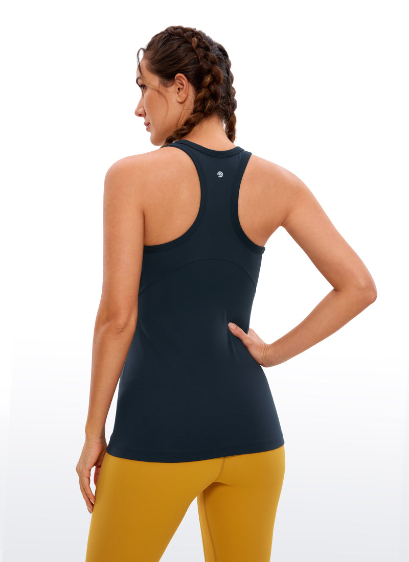 قميص نسائي لليوغا بقصة ضيقة بياقة عالية وتصميم ريسرباك من تشكيلة Butterluxe بلون كحلي حقيقي