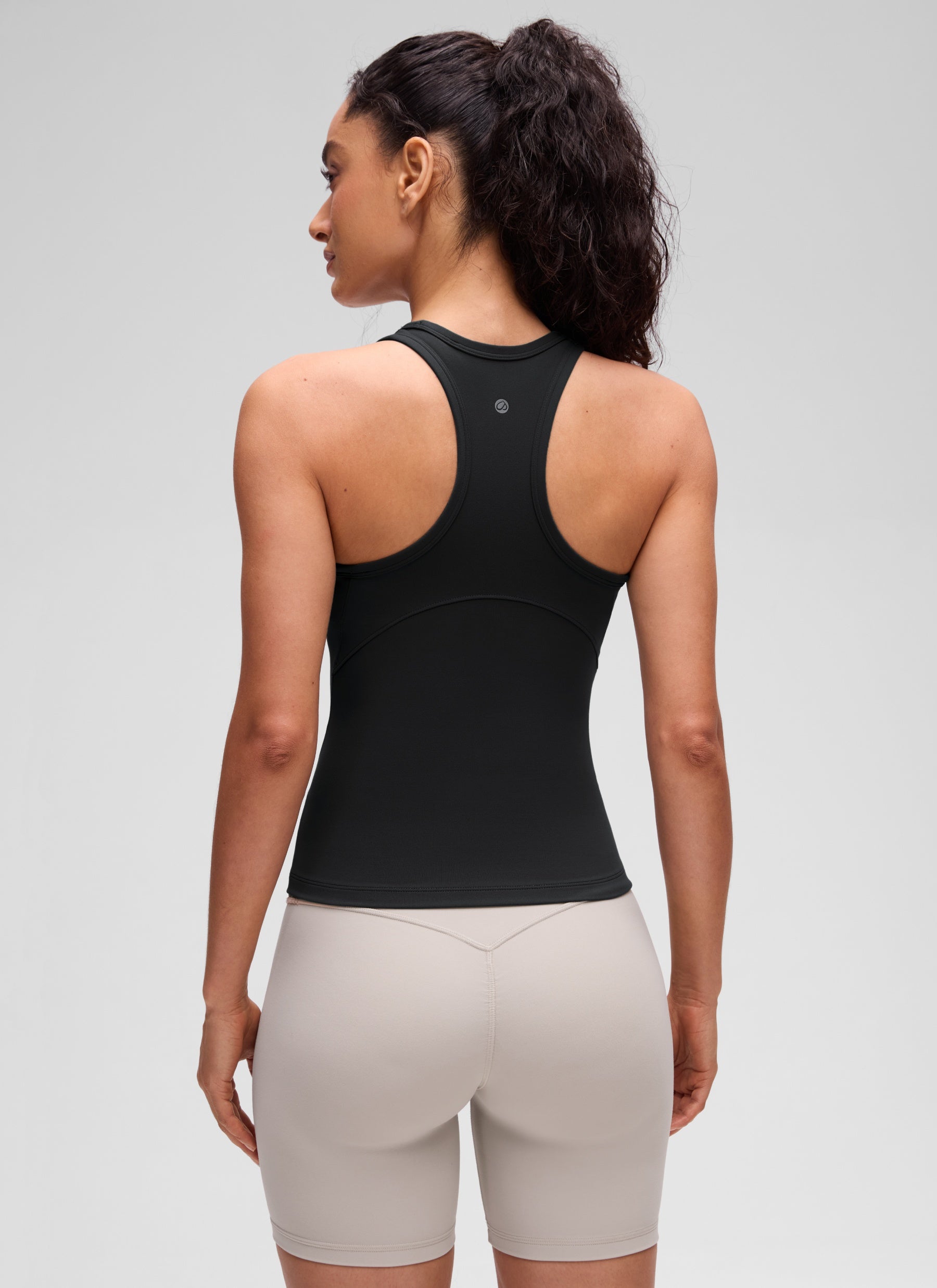 قمصان يوغا ضيقة للنساء من CRZ YOGA — قميص بدون أكمام برقبة عالية من مجموعة « Butterluxe » باللون الأسود
