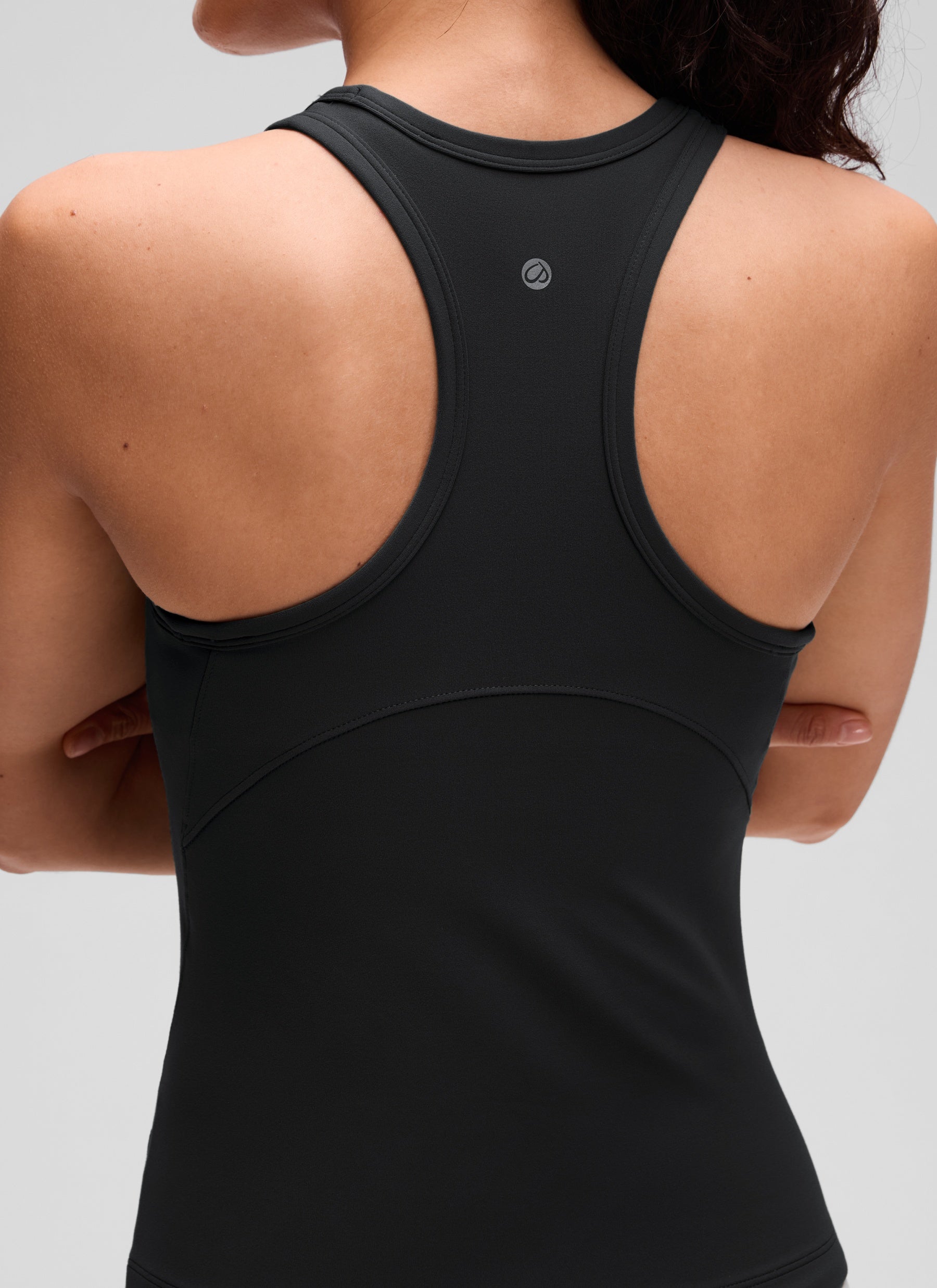 قمصان يوغا ضيقة للنساء من CRZ YOGA — قميص بدون أكمام برقبة عالية من مجموعة « Butterluxe » باللون الأسود