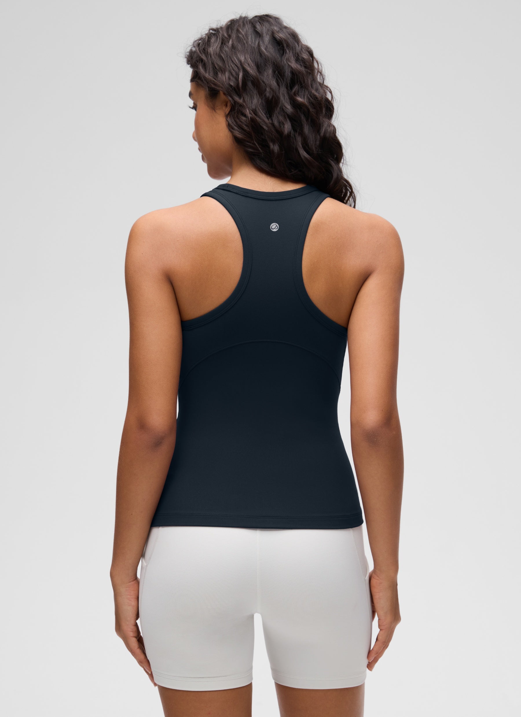 قمصان يوغا ضيقة للنساء من CRZ YOGA — قميص بدون أكمام « Butterluxe » برقبة عالية بلون أزرق داكن