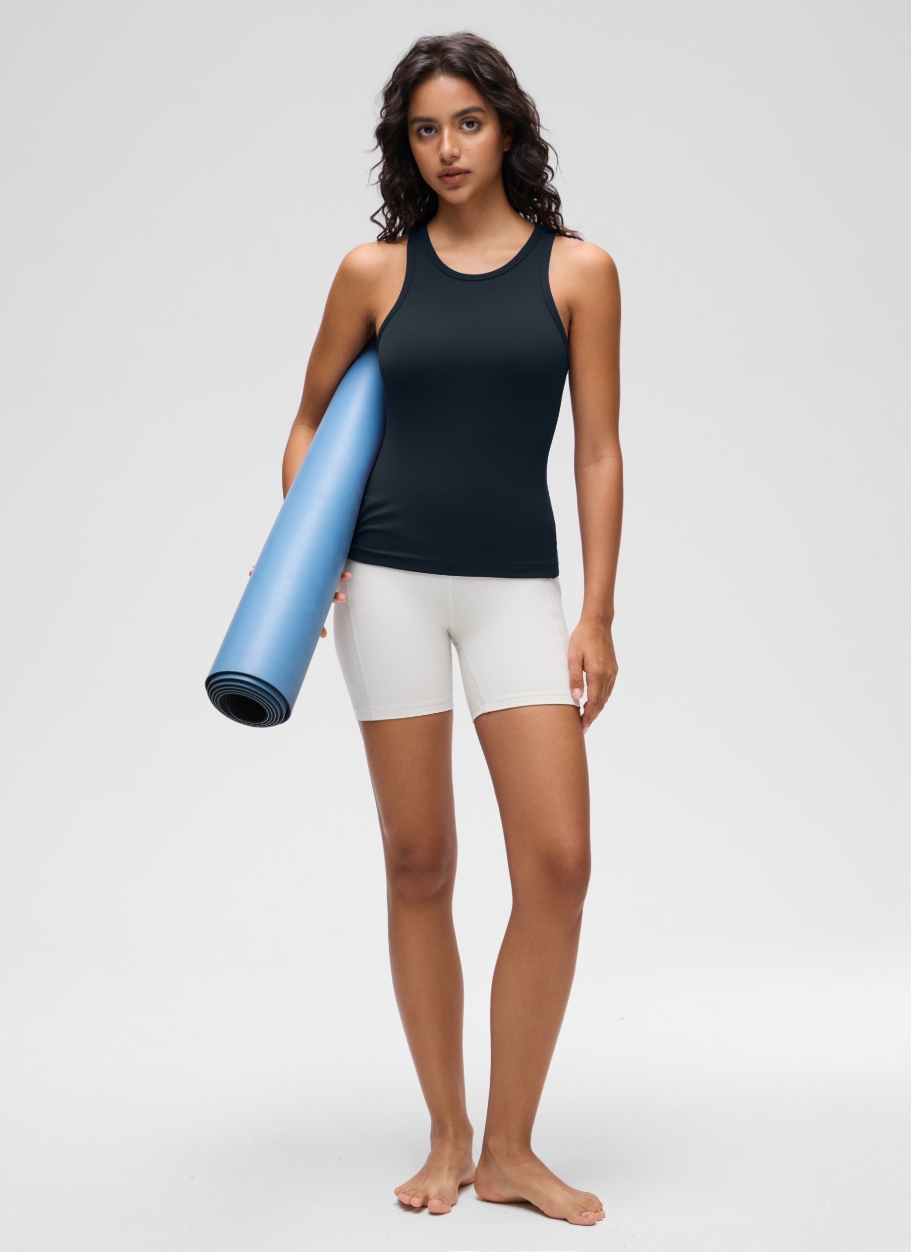 قمصان يوغا ضيقة للنساء من CRZ YOGA — قميص بدون أكمام « Butterluxe » برقبة عالية بلون أزرق داكن