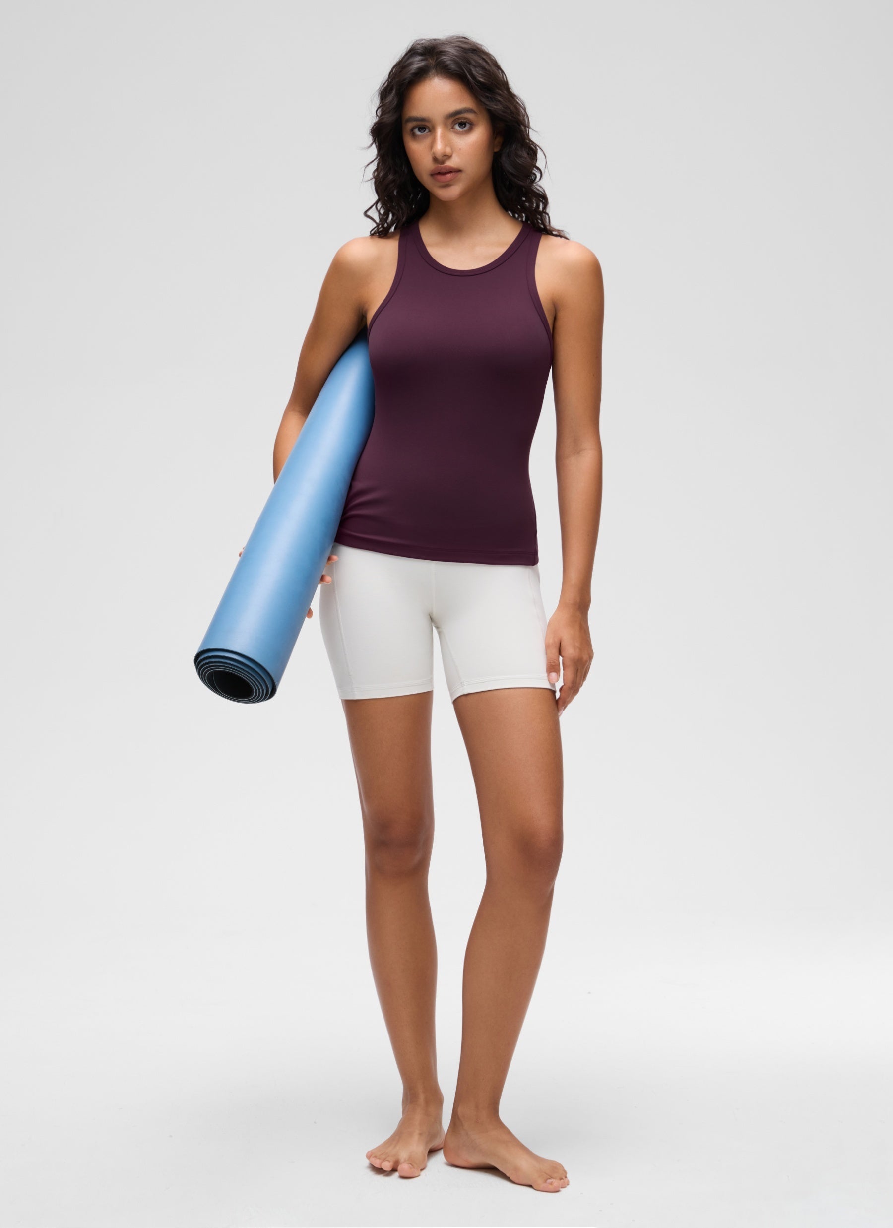 قمصان يوغا نسائية ضيقة من CRZ YOGA — قميص بدون أكمام من مجموعة « Butterluxe » برقبة عالية ولون أرجواني غامق