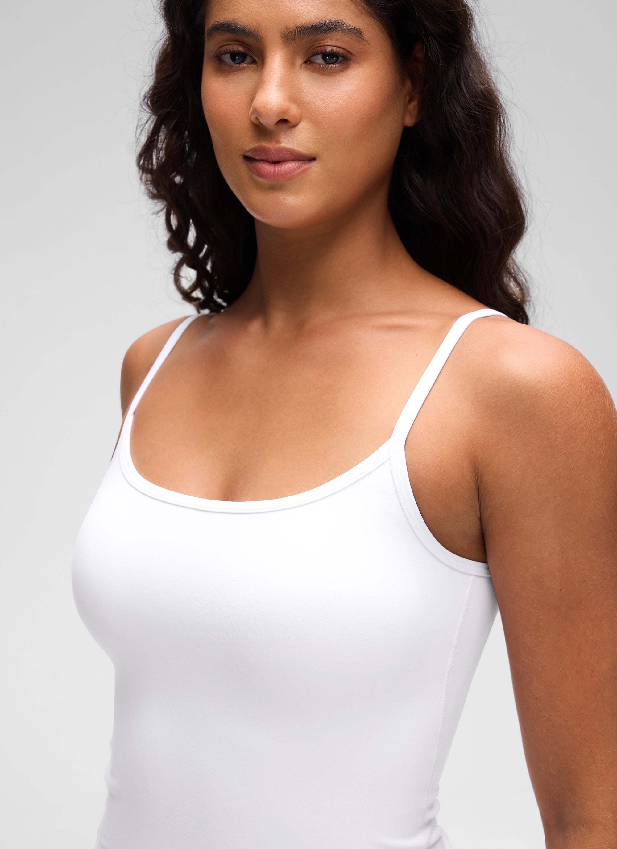 CRZ YOGA - Butterluxe نسائي Butterluxe بياقة مستديرة وفتحة ظهر على شكل حرف U وبطانة مزدوجة، أبيض