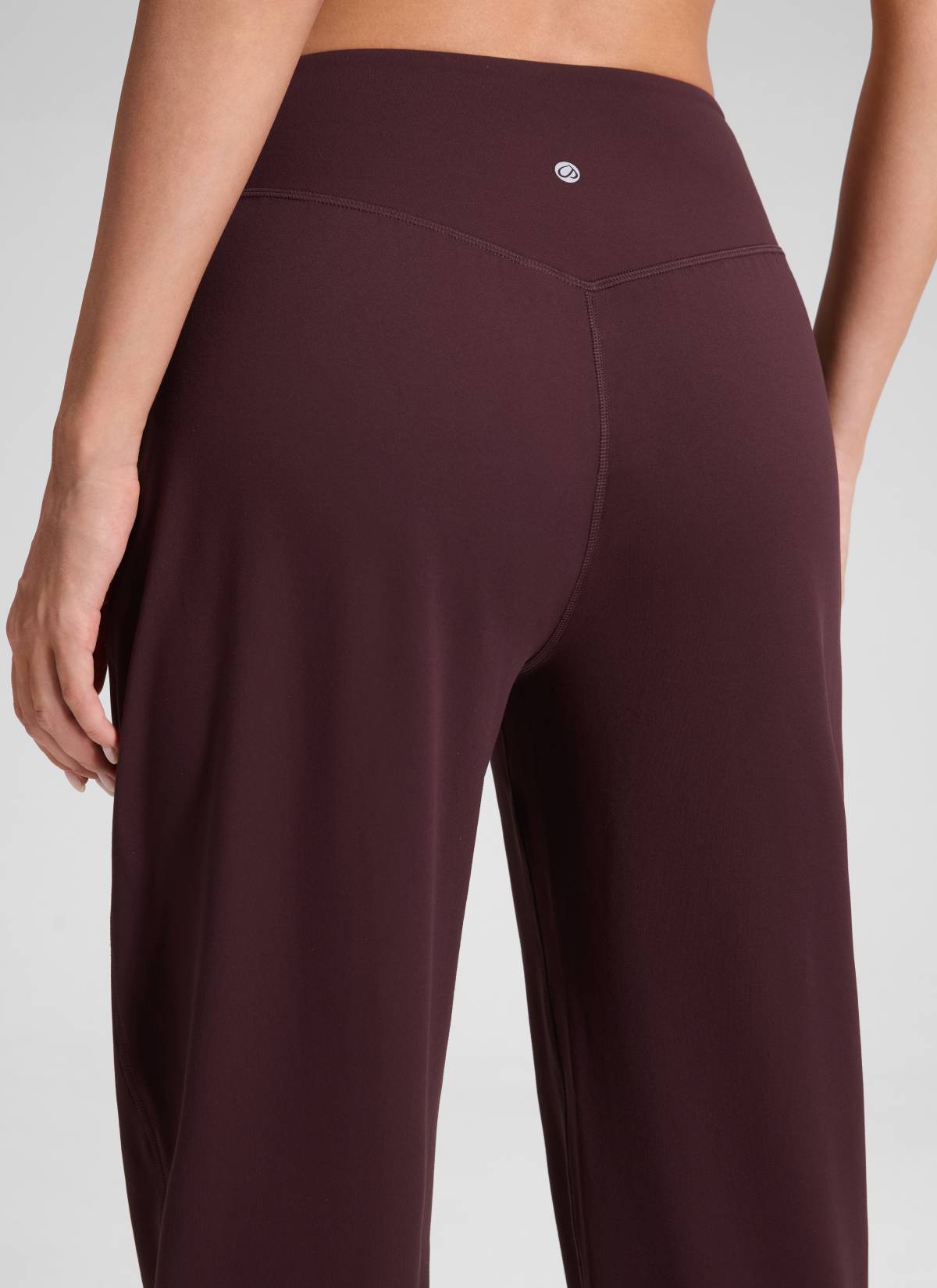 بنطلون رياضي جوغر نسائي يوغا Butterluxe بخصر مرتفع وجيوب بطول 71 سم من CRZ YOGA