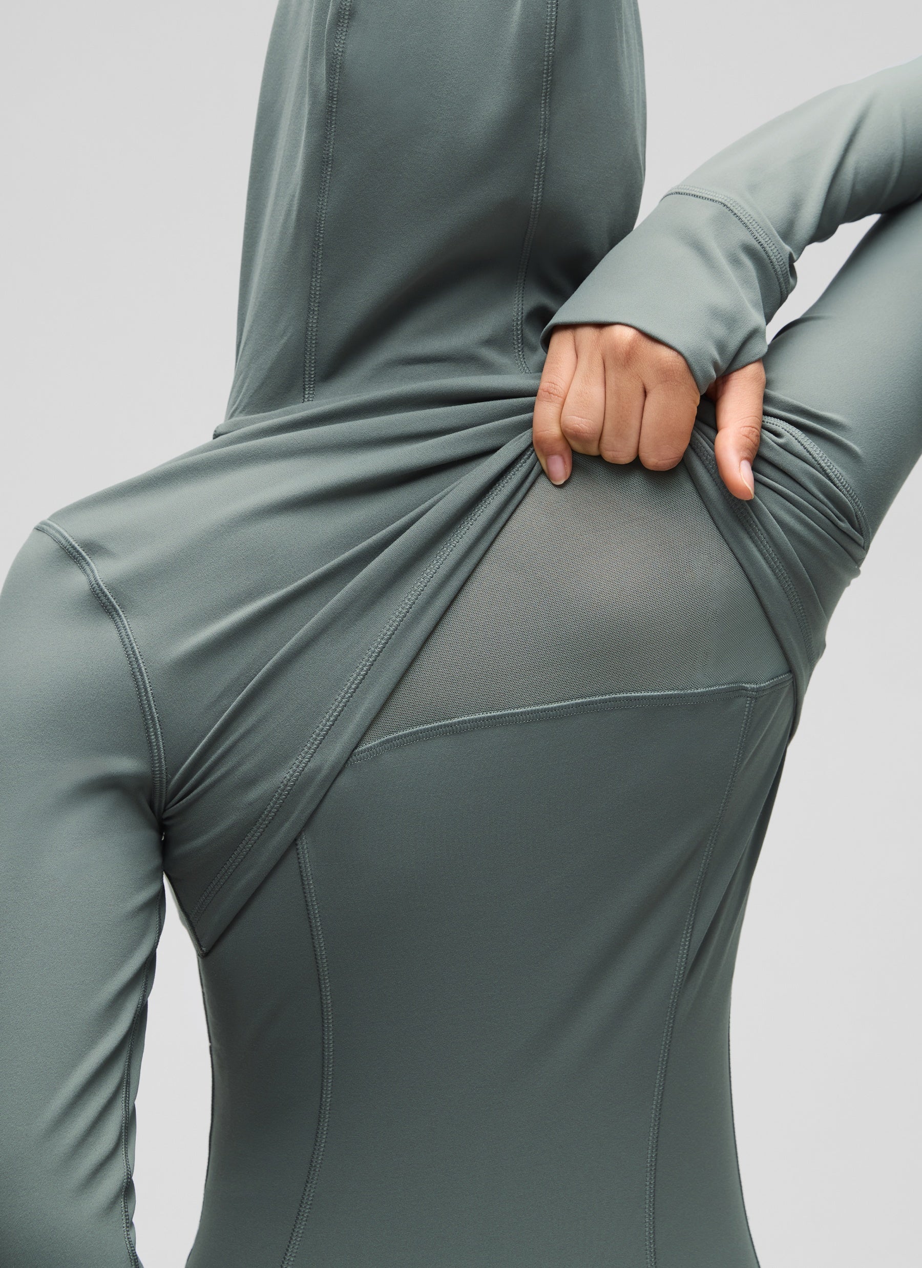 هوديز CRZ YOGA نسائي Butterluxe بقصة ضيقة وجيوب بسحاب كامل بلون رمادي المريمية