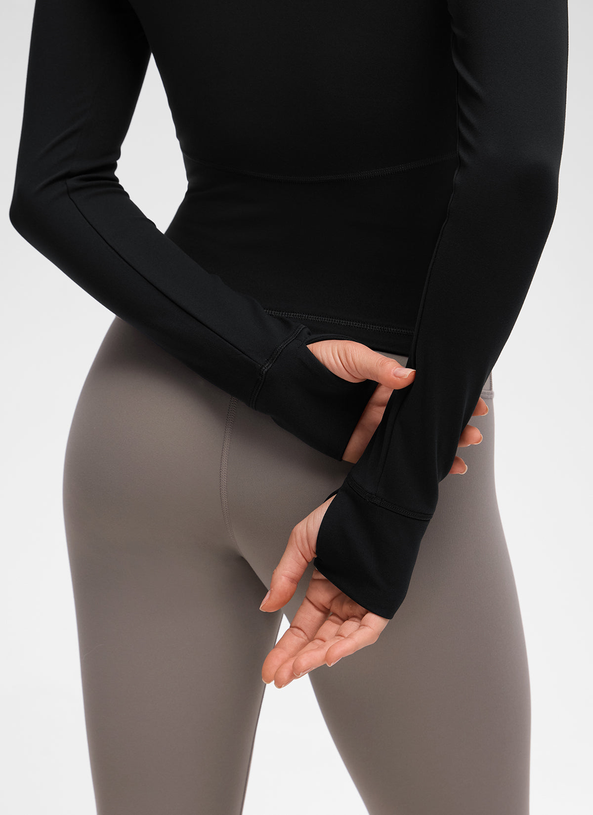 جاكيت نسائي كاجوال بياقة على شكل V وبطول الخصر مع جيوب من مجموعة Butterluxe من CRZ YOGA بلون أسود