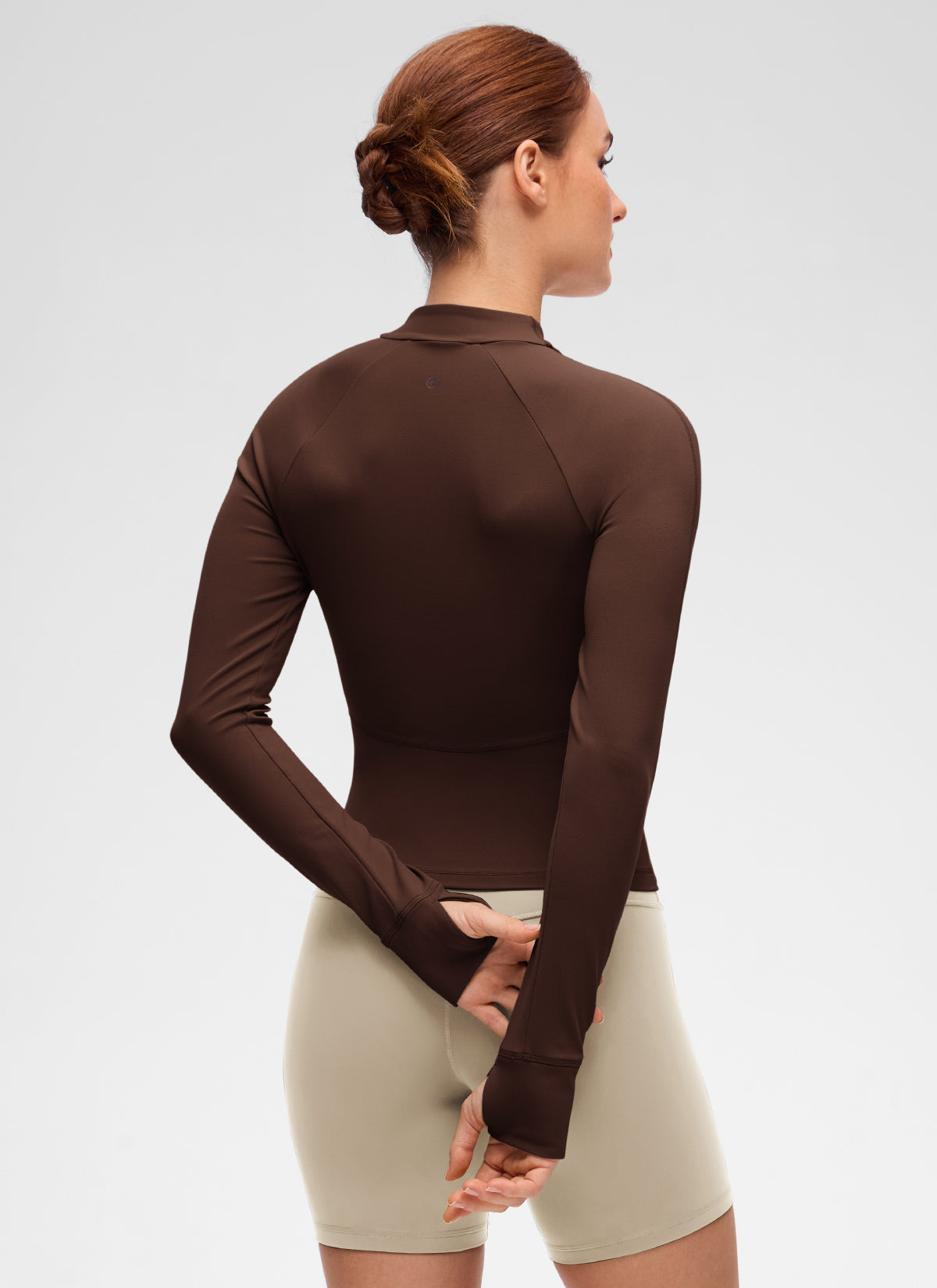 جاكيت نسائي كاجوال بياقة على شكل V وبطول الخصر مع جيوب من مجموعة Butterluxe من CRZ YOGA بلون لافا براون