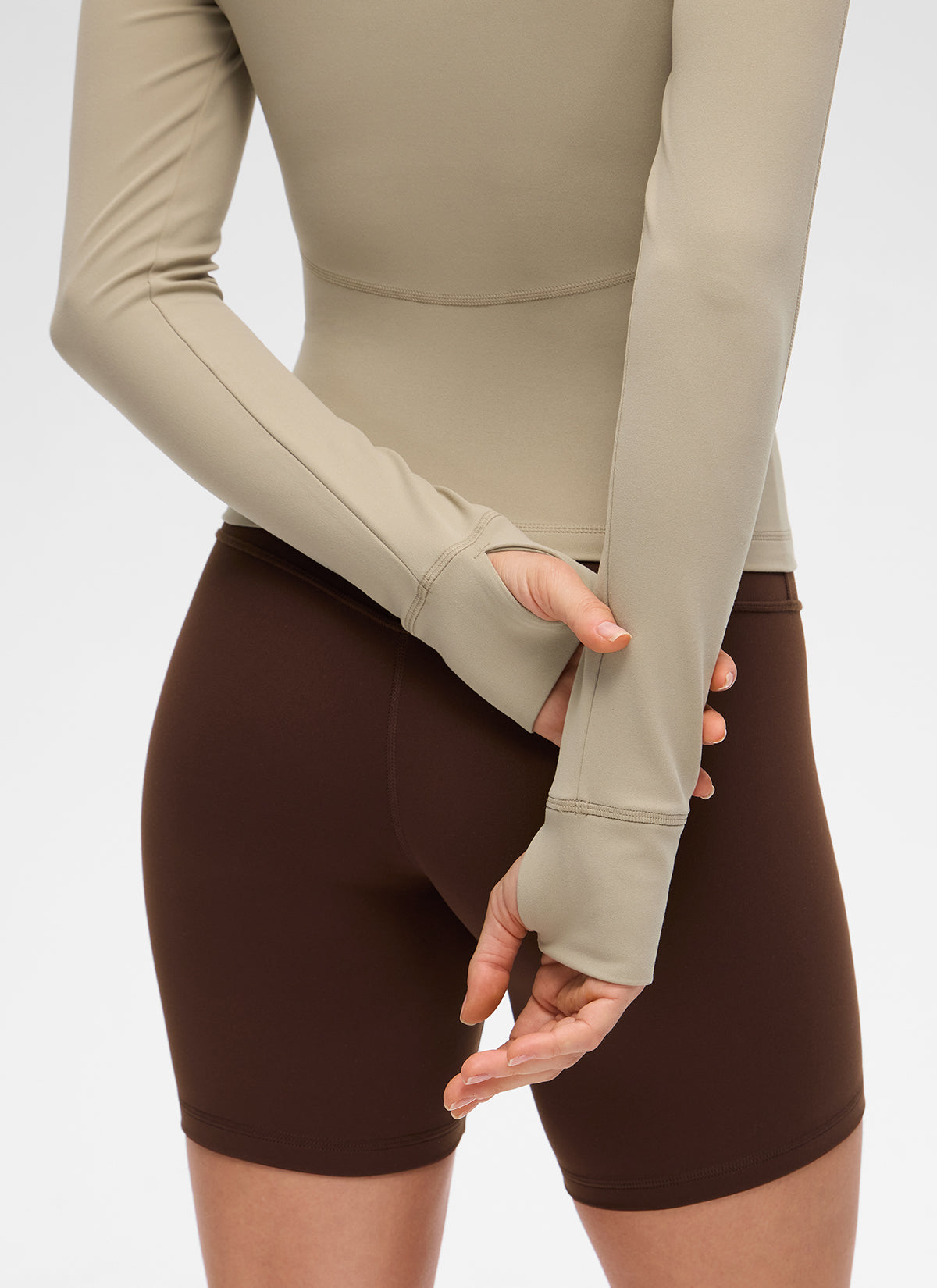 جاكيت نسائي كاجوال بياقة على شكل V وبطول الخصر مع جيوب من مجموعة Butterluxe من CRZ YOGA بلون أوك