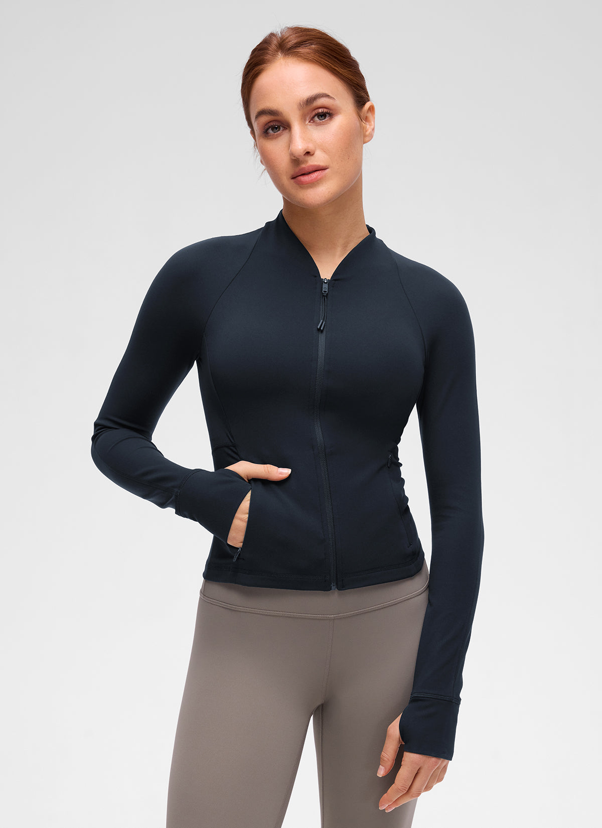 جاكيت نسائي كاجوال بفتحة رقبة على شكل V وطول الخصر مع جيوب من مجموعة Butterluxe من CRZ YOGA، أزرق داكن