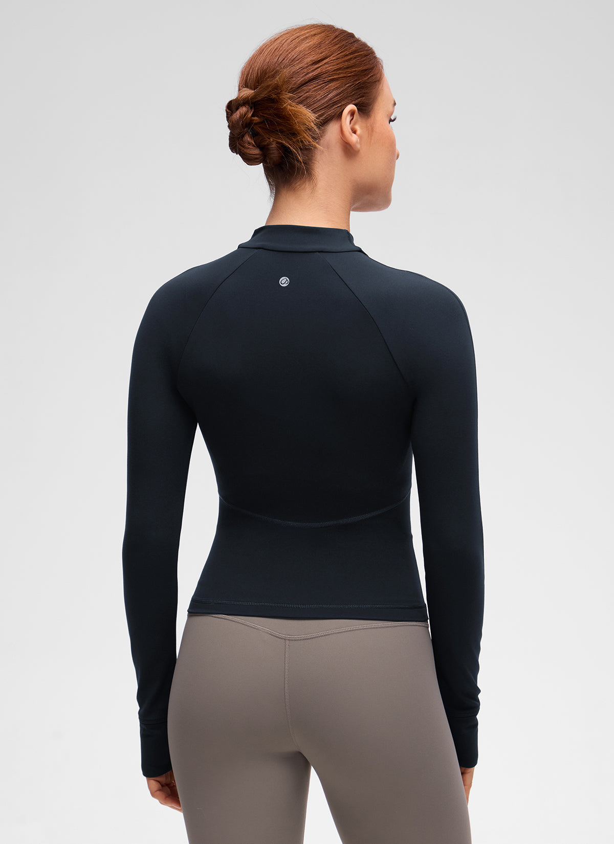 جاكيت نسائي كاجوال بفتحة رقبة على شكل V وطول الخصر مع جيوب من مجموعة Butterluxe من CRZ YOGA، أزرق داكن