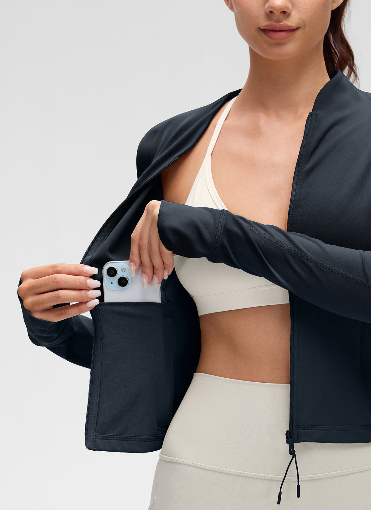 جاكيت نسائي كاجوال بفتحة رقبة على شكل V وطول الخصر مع جيوب من مجموعة Butterluxe من CRZ YOGA، أزرق داكن