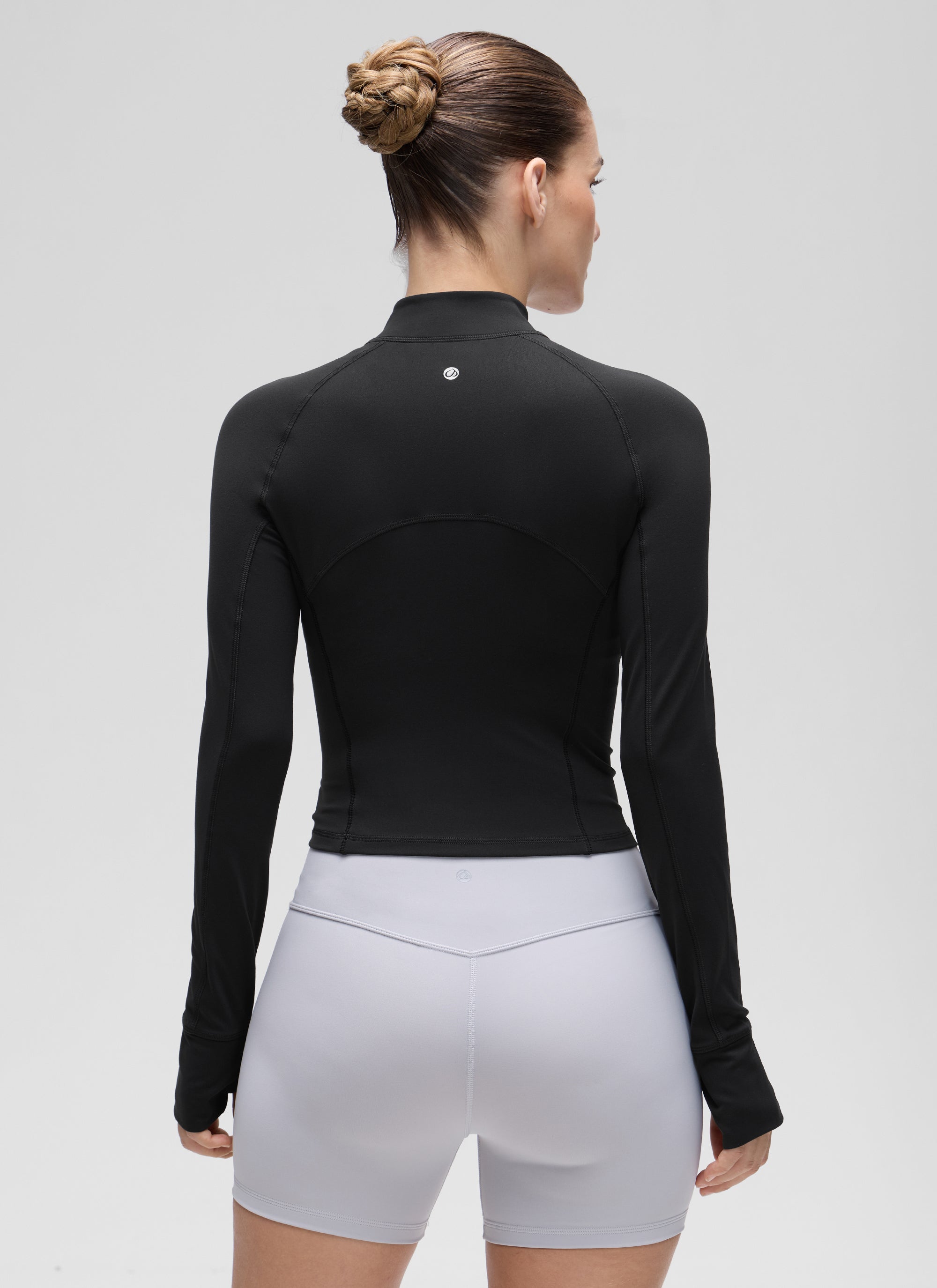 بلوزات نسائية ضيقة لليوغا بسحاب نصف وأكمام طويلة Butterluxe بلون أسود من CRZ YOGA