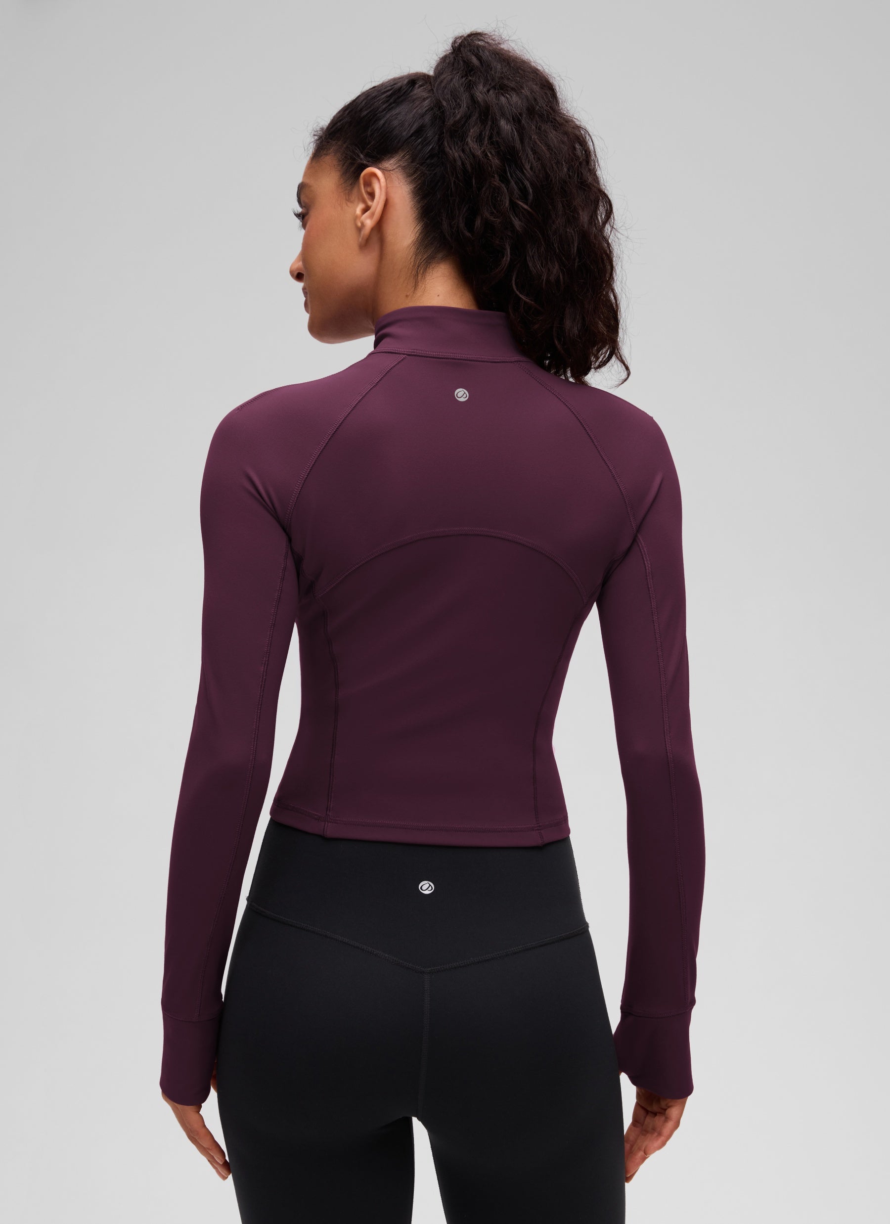 بلوزات نسائية ضيقة لليوغا بسحاب نصف وأكمام طويلة Butterluxe بلون بنفسجي عميق من CRZ YOGA