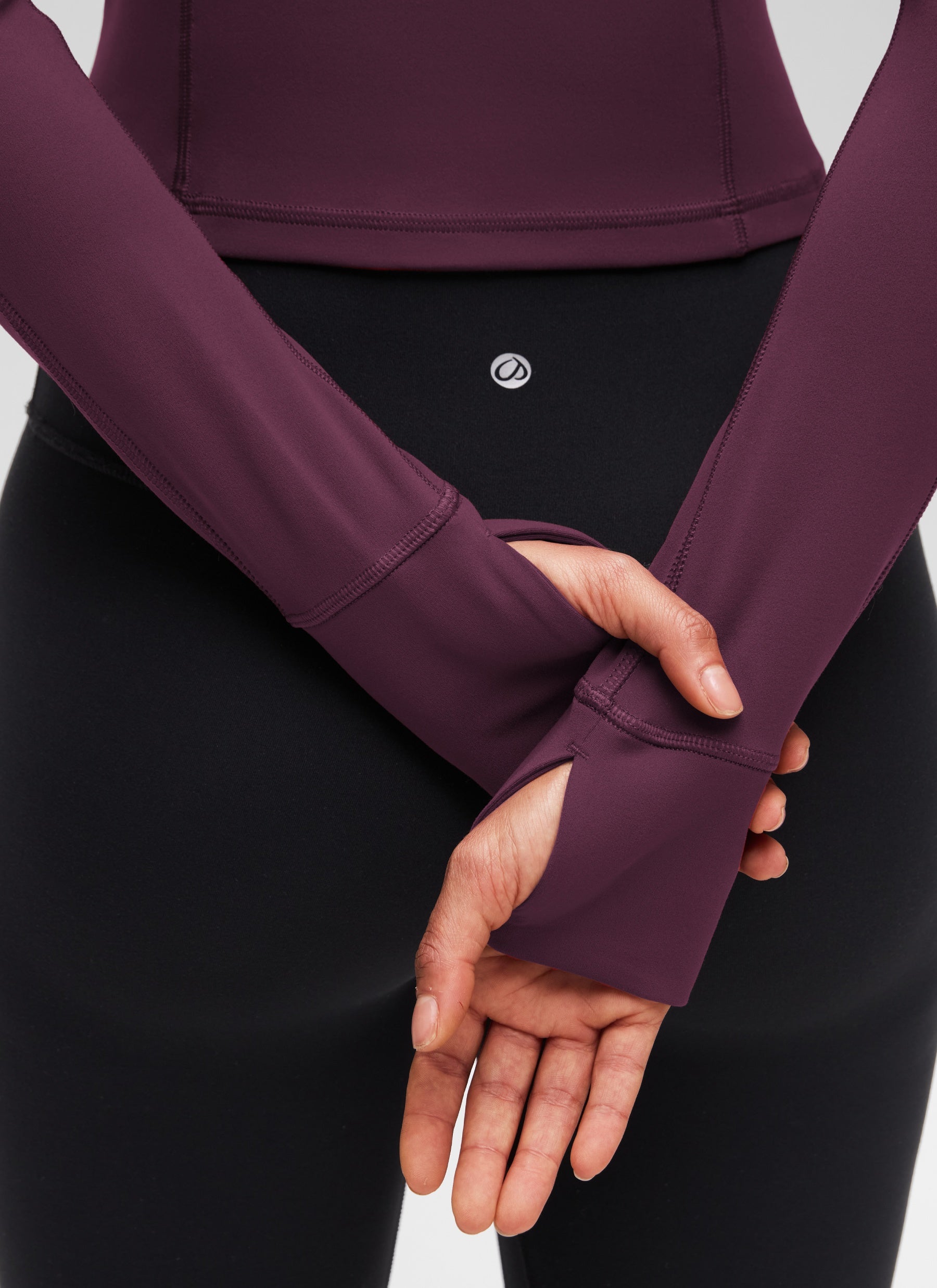 بلوزات نسائية ضيقة لليوغا بسحاب نصف وأكمام طويلة Butterluxe بلون بنفسجي عميق من CRZ YOGA