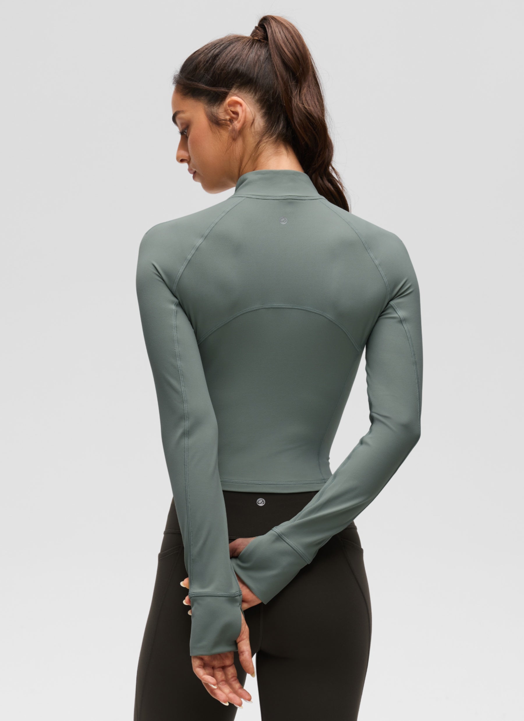 بلوزات نسائية ضيقة لليوغا بسحاب نصف وأكمام طويلة Butterluxe بلون أخضر مريمي رمادي من CRZ YOGA
