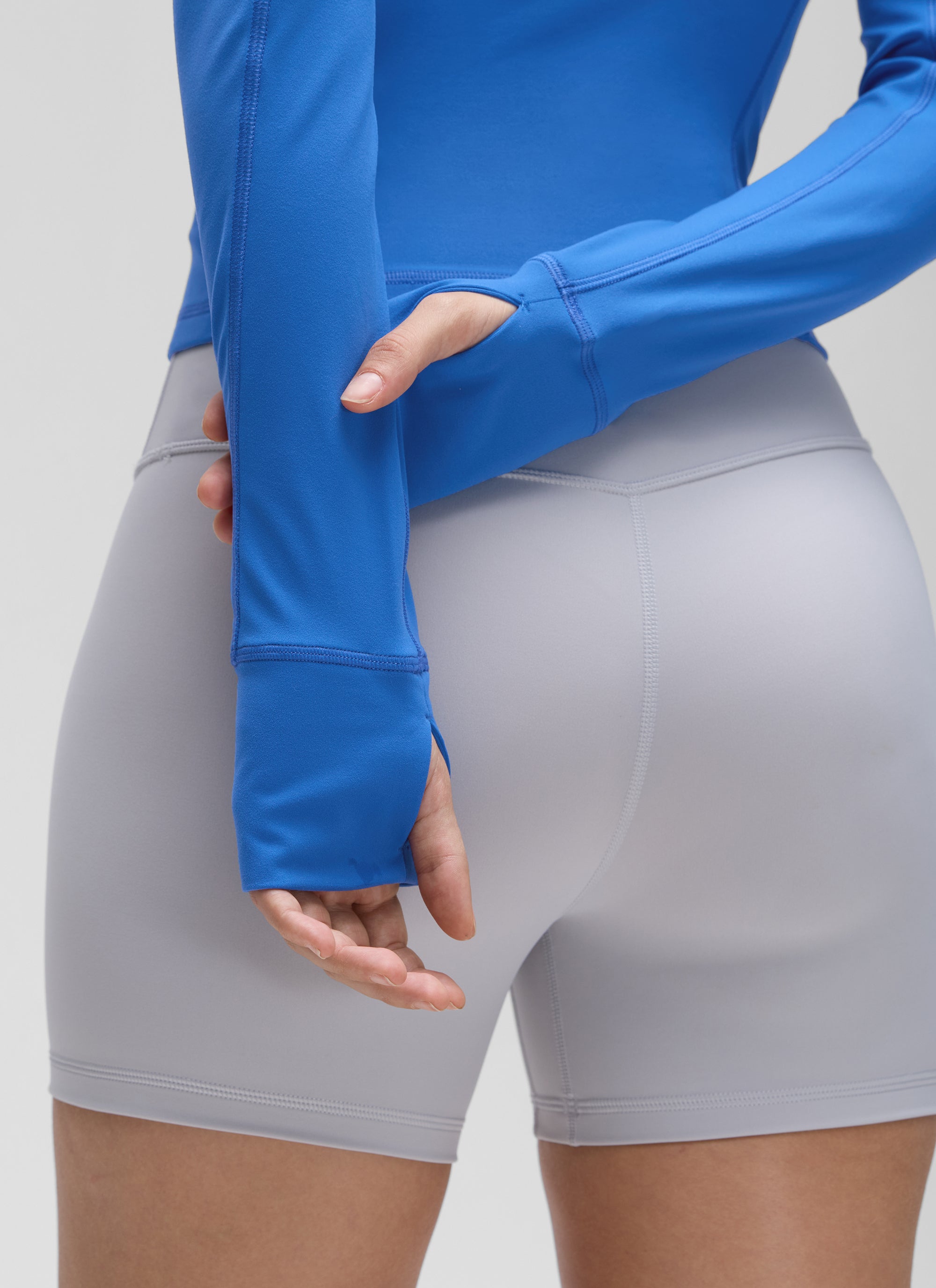 بلوزات نسائية ضيقة لليوغا بسحاب نصف وأكمام طويلة Butterluxe بلون أزرق لامع من CRZ YOGA