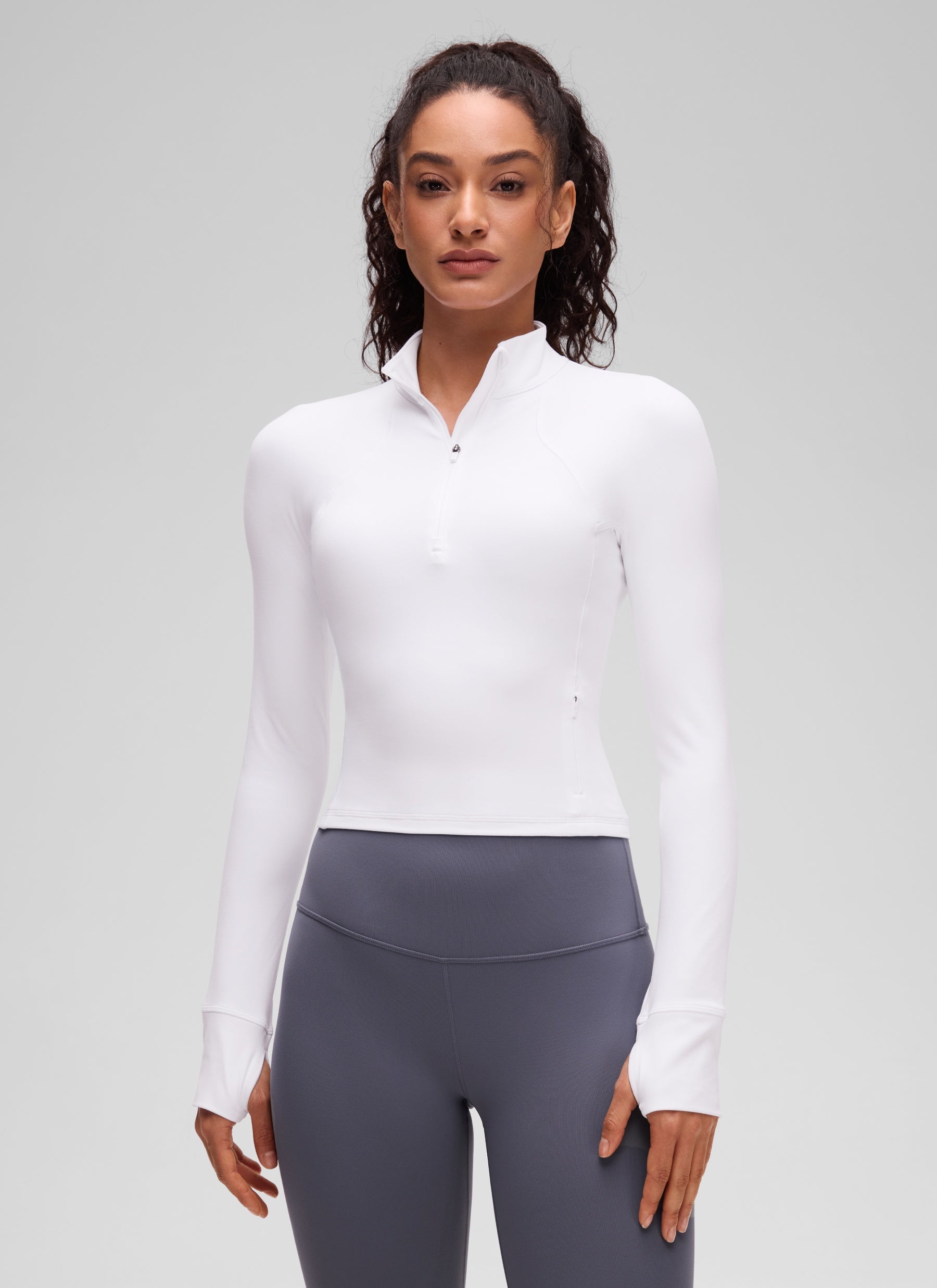 بلوزات نسائية ضيقة لليوغا بسحاب نصف وأكمام طويلة Butterluxe بلون أبيض من CRZ YOGA