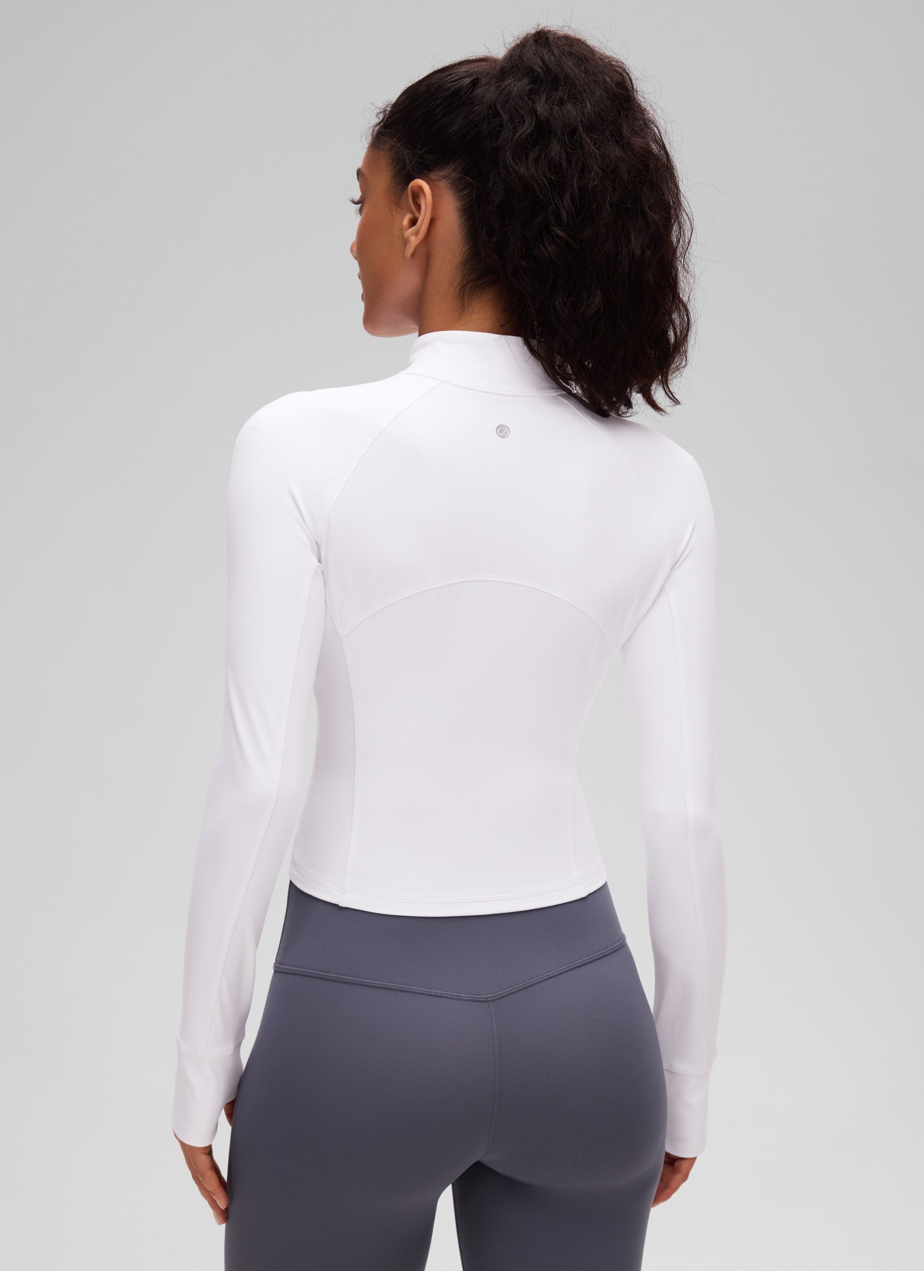 بلوزات نسائية ضيقة لليوغا بسحاب نصف وأكمام طويلة Butterluxe بلون أبيض من CRZ YOGA