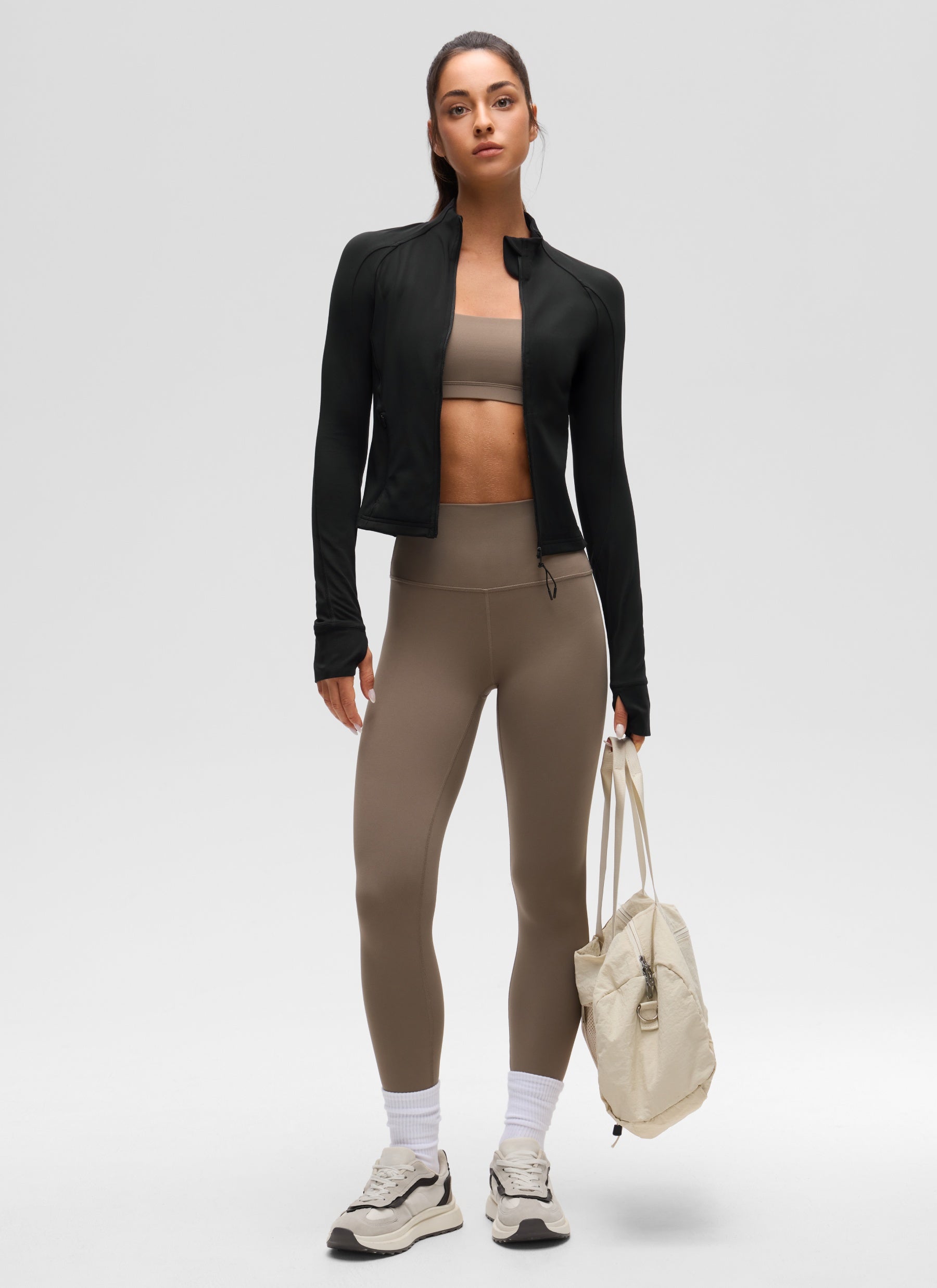 جاكيتات CRZ YOGA النسائية Butterluxe بسحاب كامل قصيرة مع جيوب للملابس الخارجية باللون الأسود