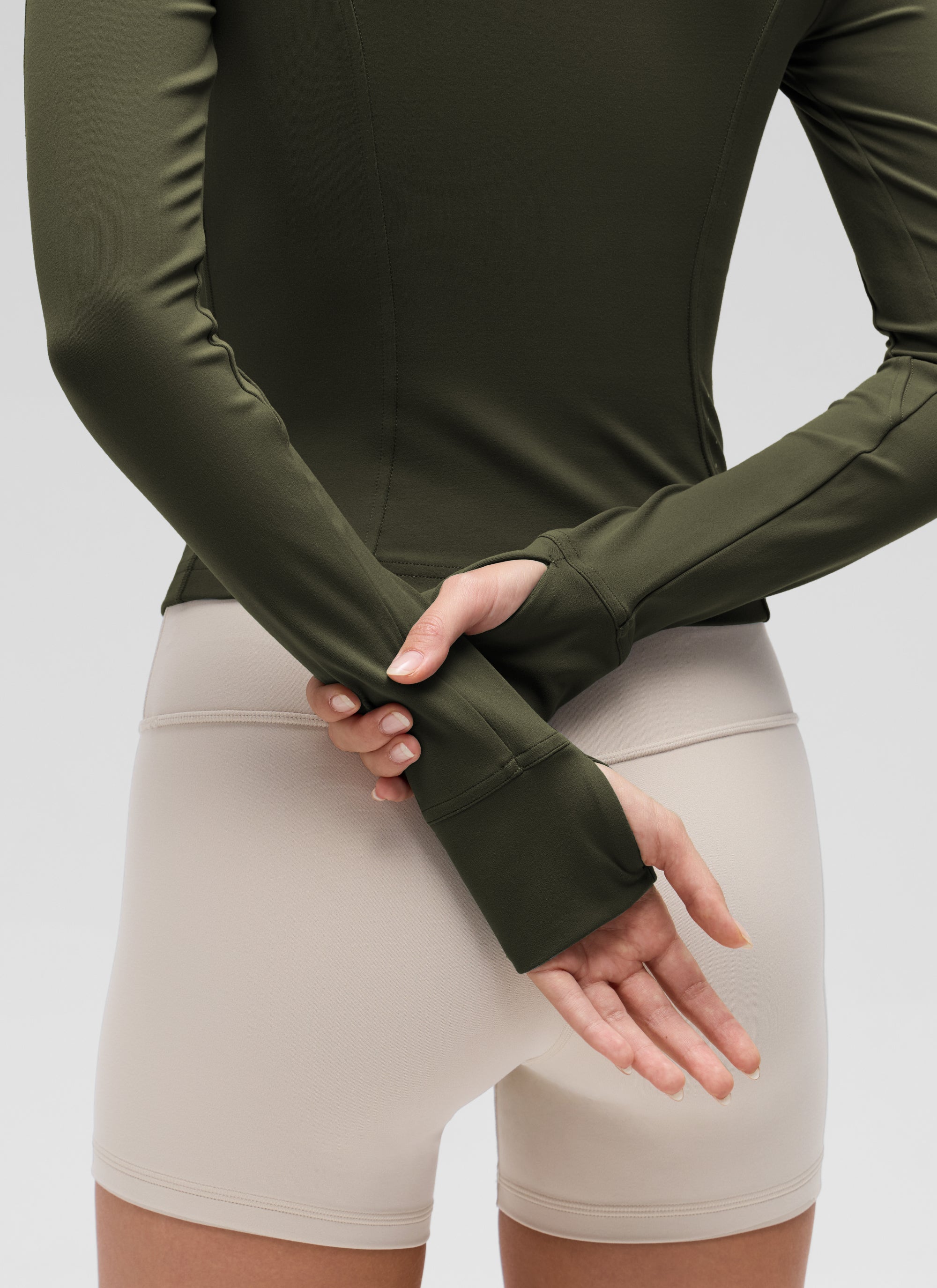 جاكيتات CRZ YOGA النسائية Butterluxe بسحاب كامل قصيرة مع جيوب للملابس الخارجية باللون الأخضر الزيتي