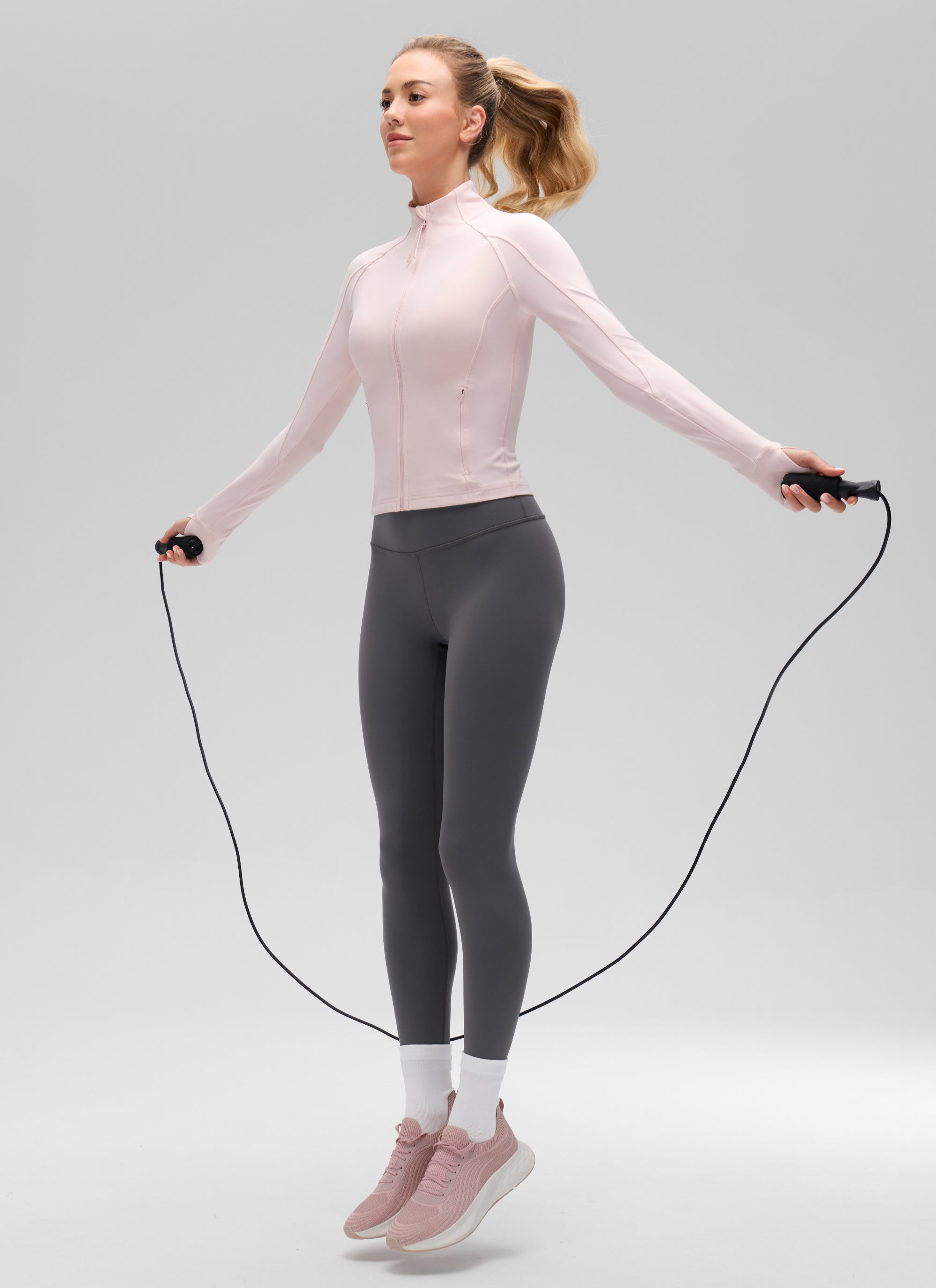 جاكيتات CRZ YOGA النسائية Butterluxe بسحاب كامل قصيرة مع جيوب للملابس الخارجية باللون الوردي الفراولة
