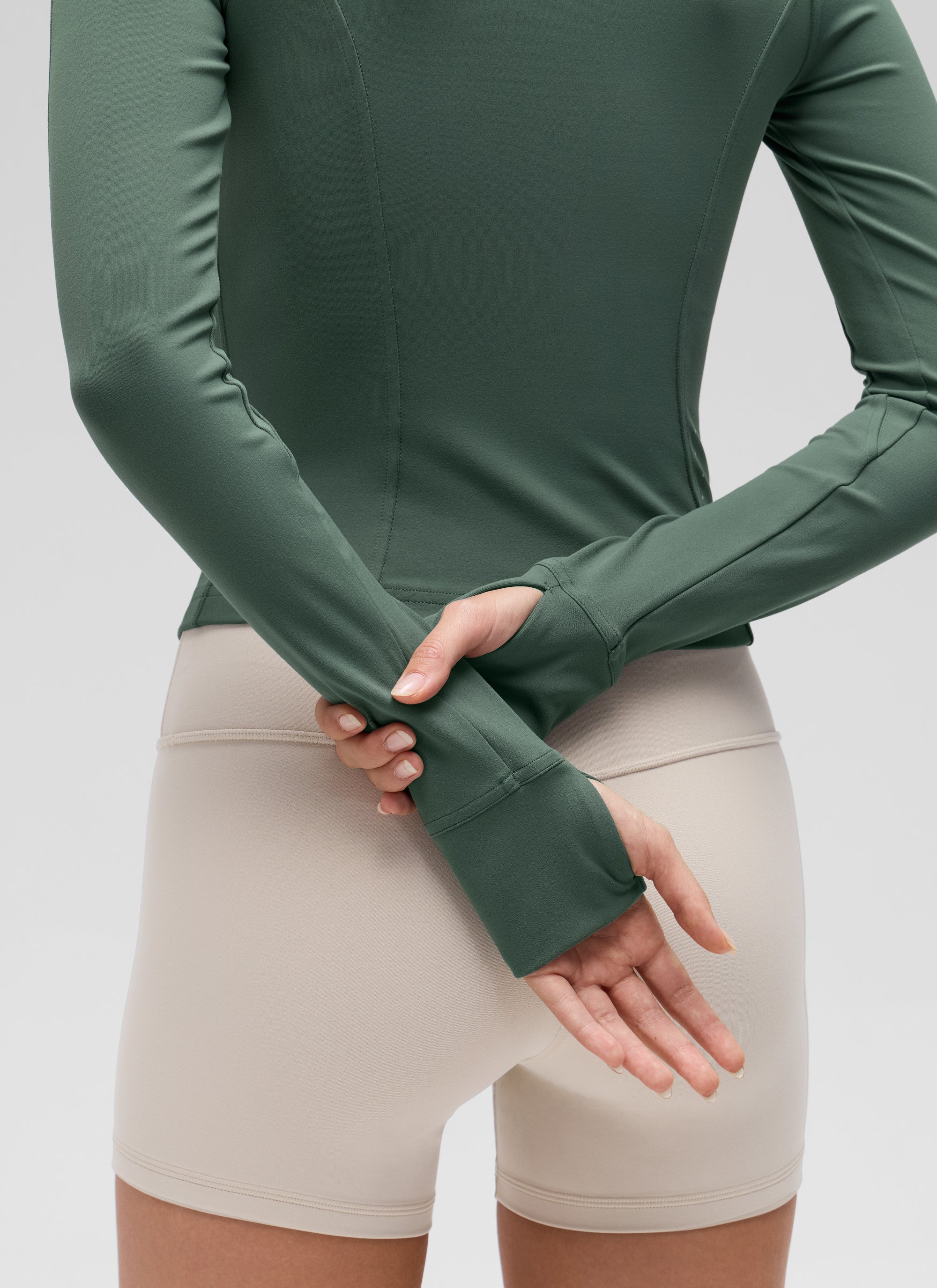 جاكيتات CRZ YOGA النسائية Butterluxe بسحاب كامل قصيرة مع جيوب للملابس الخارجية باللون الأخضر الغابة الداكن