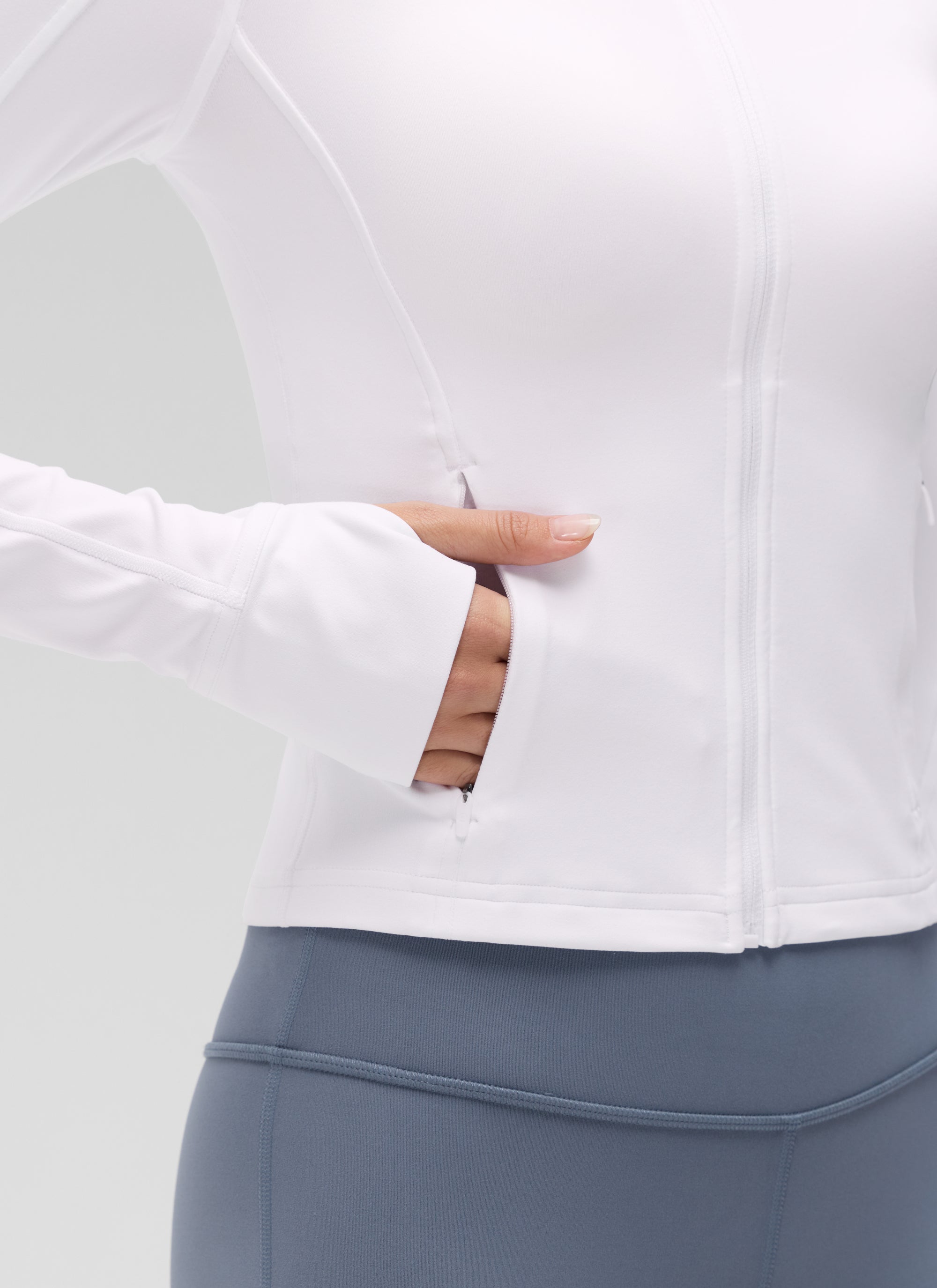 جاكيتات CRZ YOGA النسائية Butterluxe بسحاب كامل قصيرة مع جيوب للملابس الخارجية باللون الأبيض