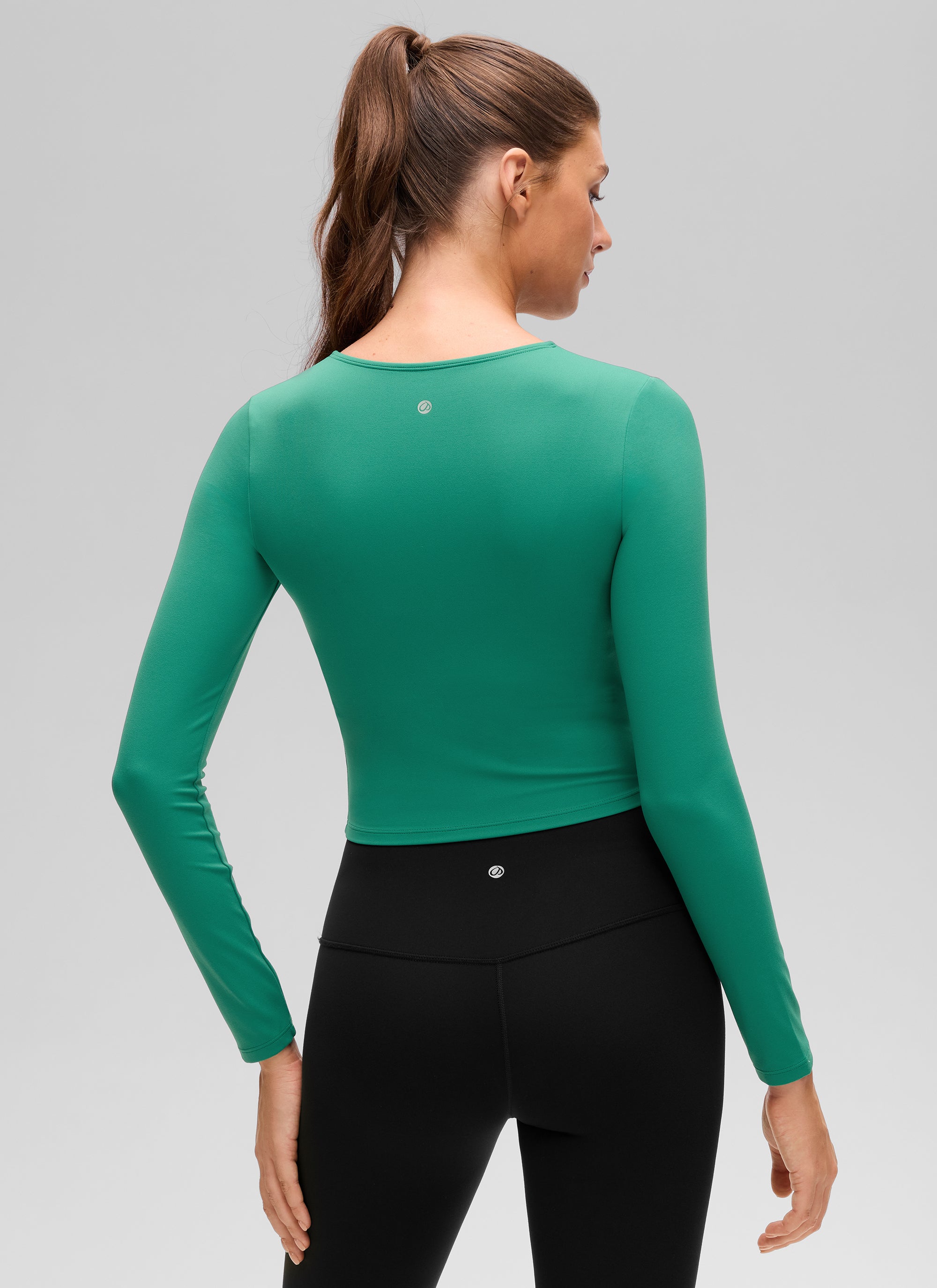 CRZ YOGA - قميص يوغا نسائي بقصّة ضيقة من قماش Butterluxe ، بأكمام طويلة، وخط خياطة أمامي، لون أخضر «كاسكاديا»