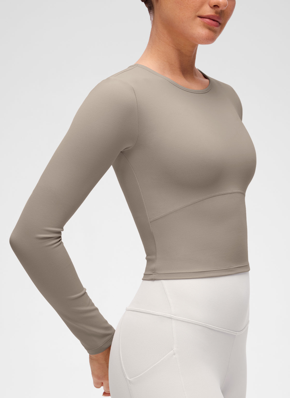 CRZ YOGA - قميص يوغا نسائي بقصة ضيقة من قماش Butterluxe ، بأكمام طويلة، وخط خياطة أمامي، لون رمادي فاتح دافئ